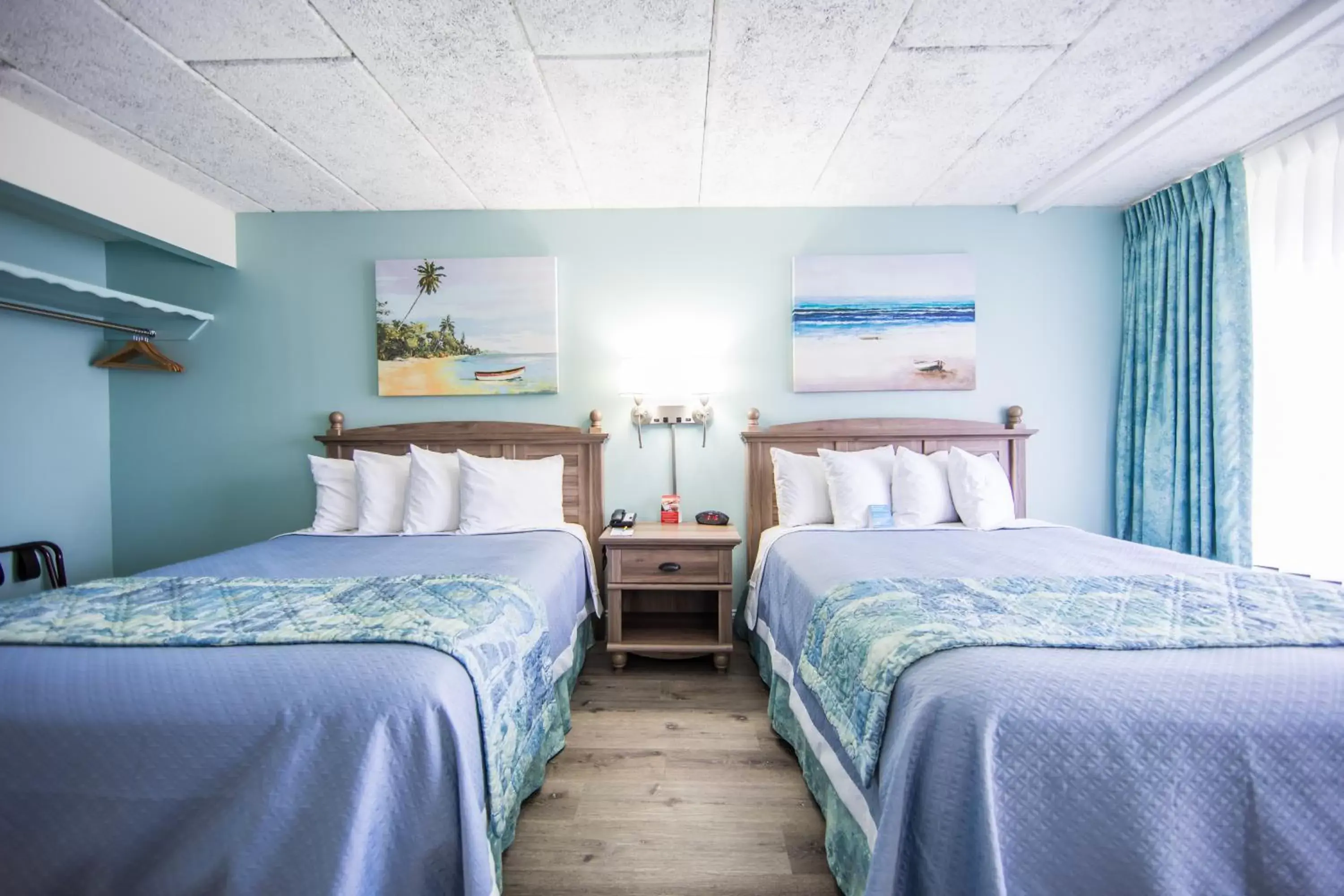 Bed in Days Inn & Suites by Wyndham Jekyll Island