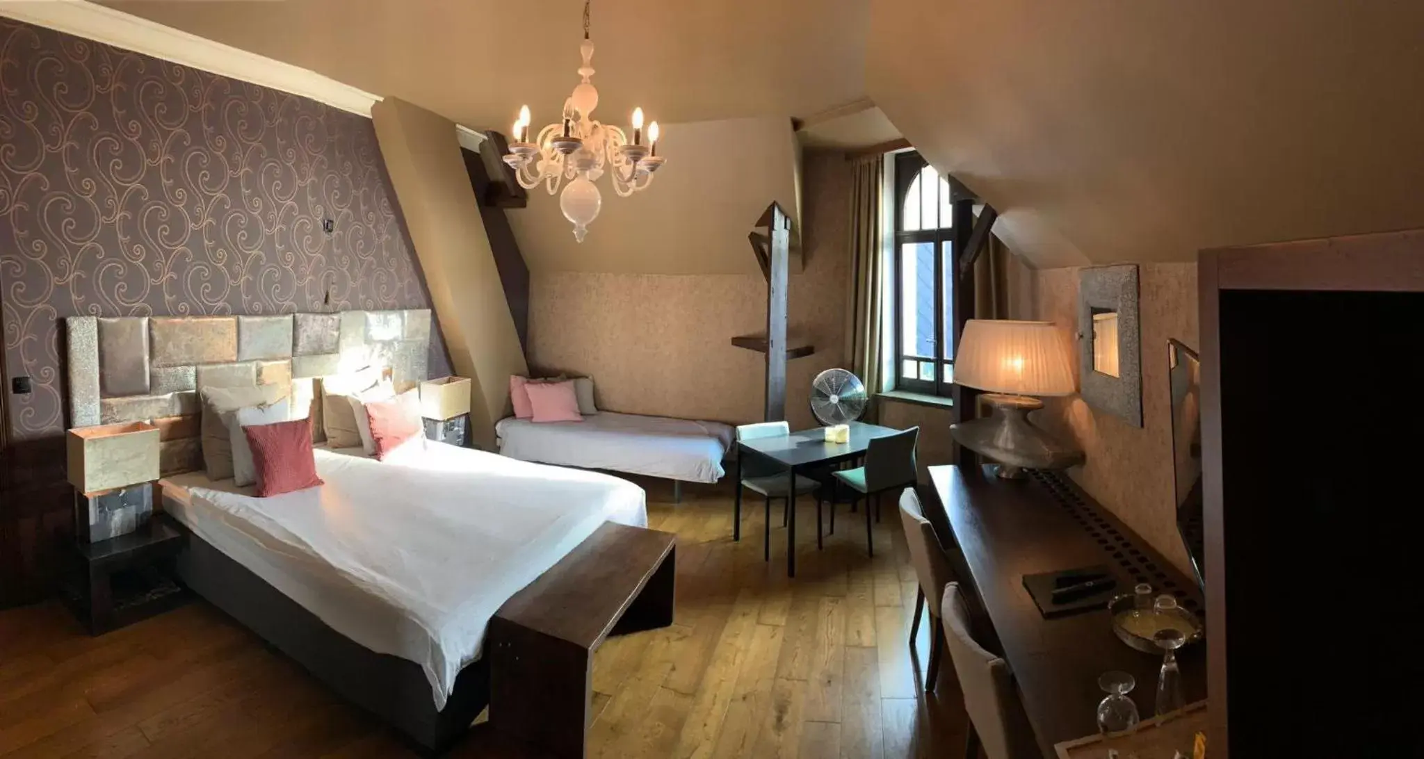 Deluxe King Suite in Clementine Deluxe King Suite in Clementine