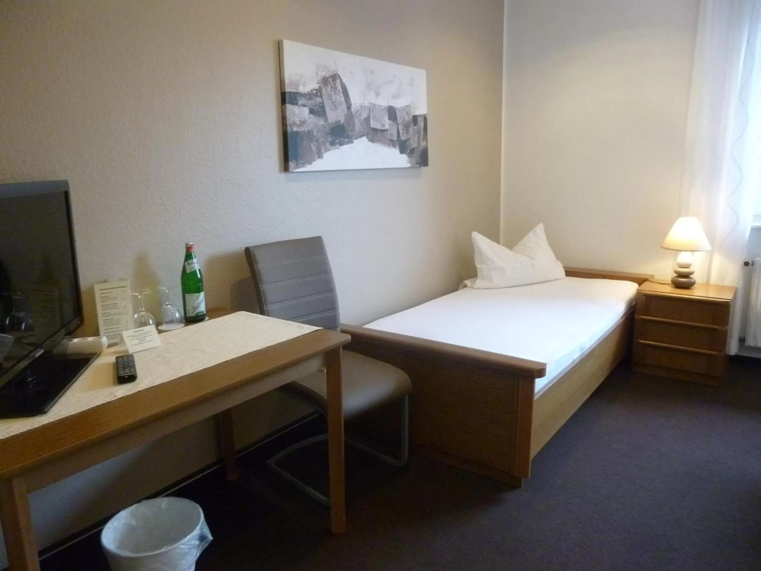 Photo of the whole room, Bed in Hotel van Lendt garni
