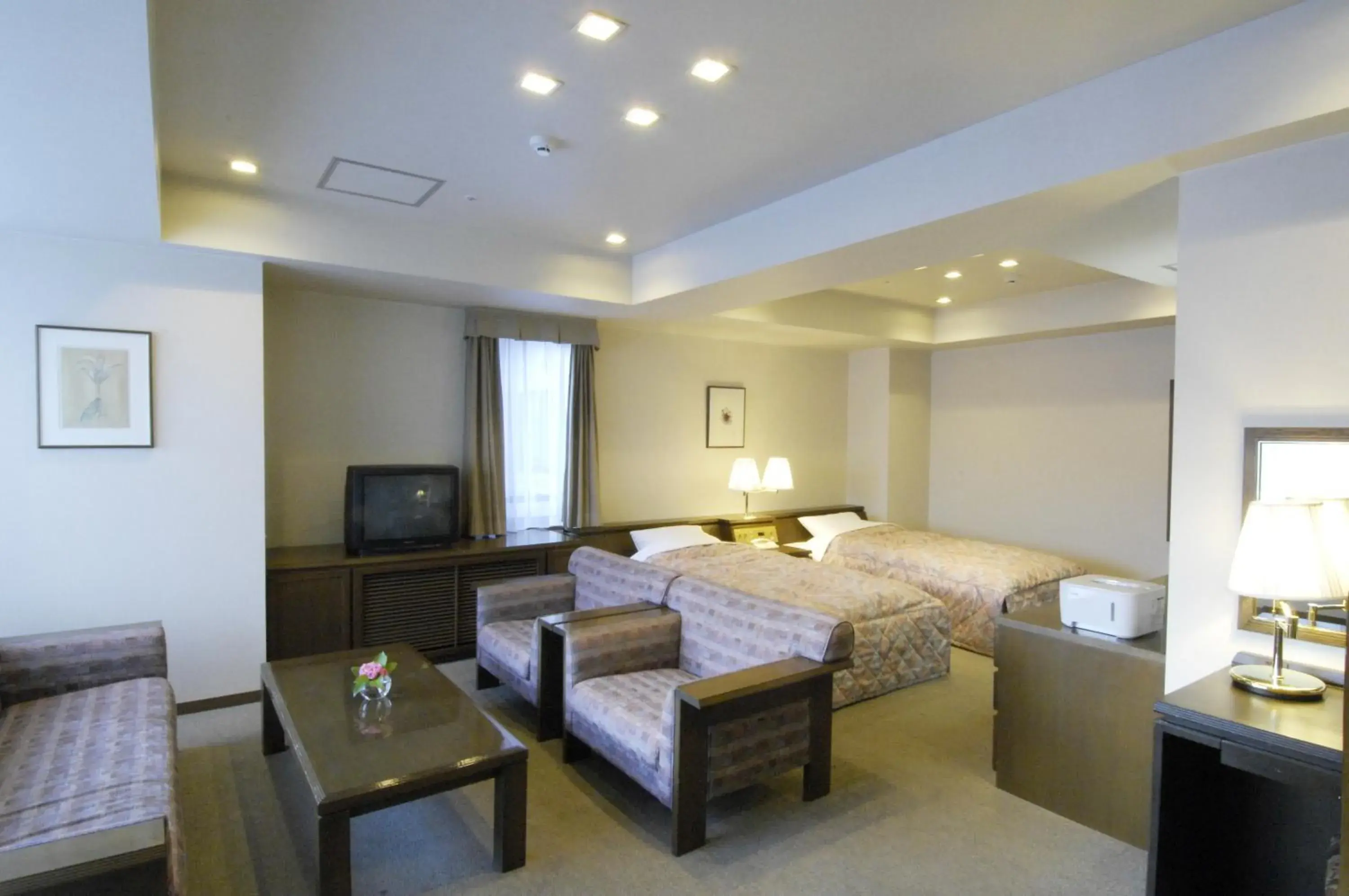 Photo of the whole room, Room Photo in Karuizawakurabu Hotel 1130 Hewitt Resort