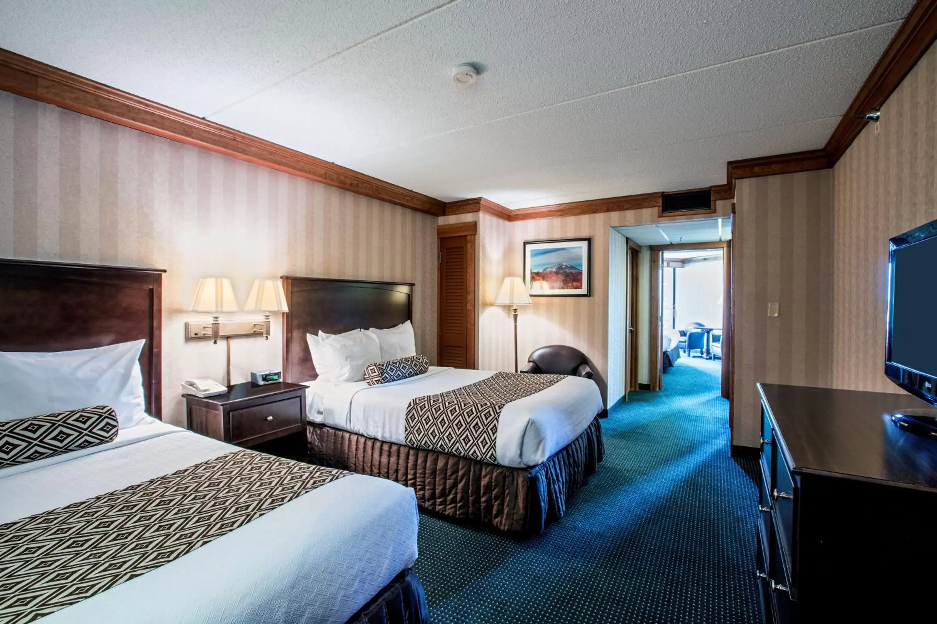 Photo of the whole room, Bed in Crowne Plaza Lake Placid, an IHG Hotel