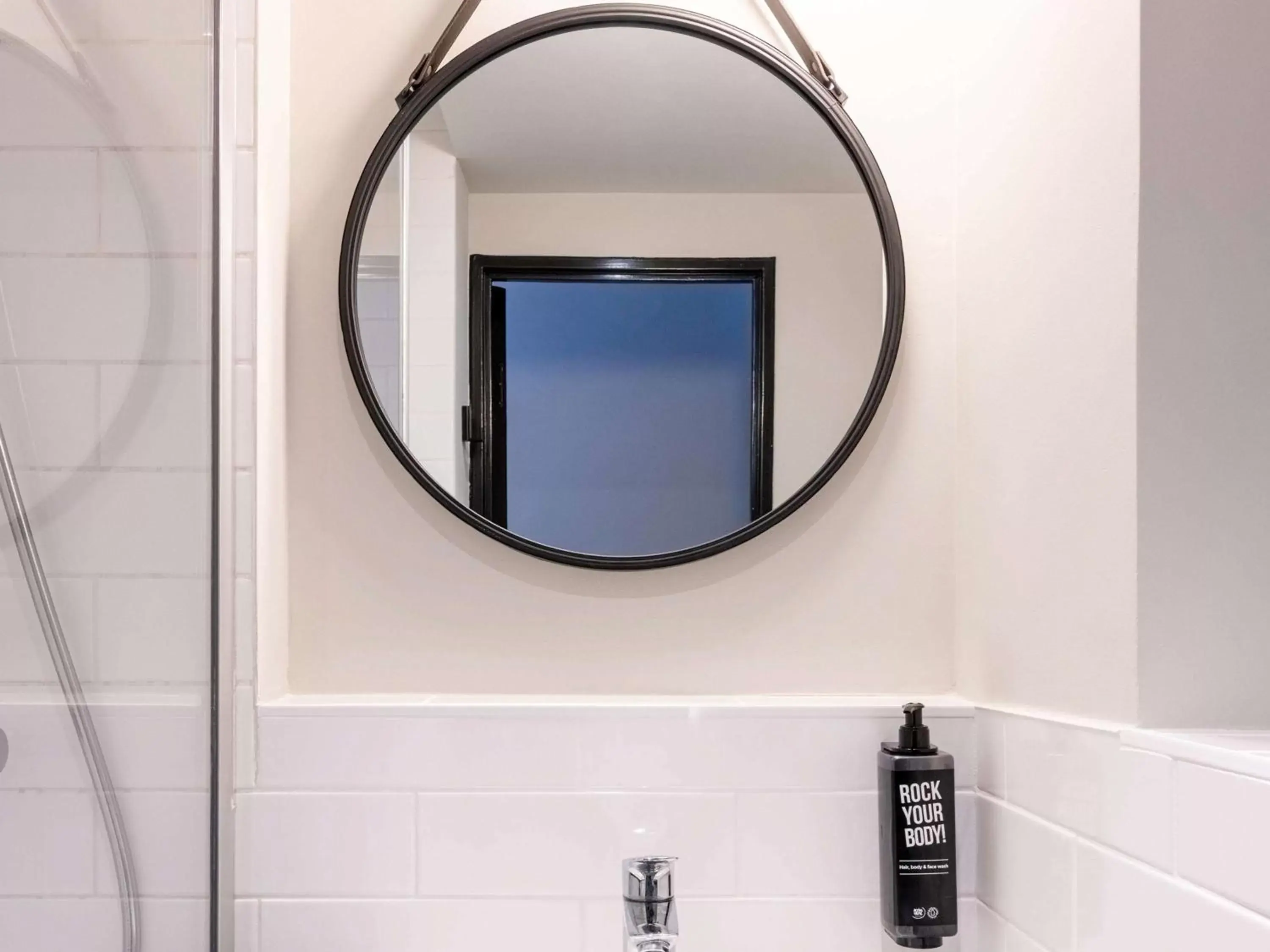 Photo of the whole room, Bathroom in ibis La Rochelle Vieux Port