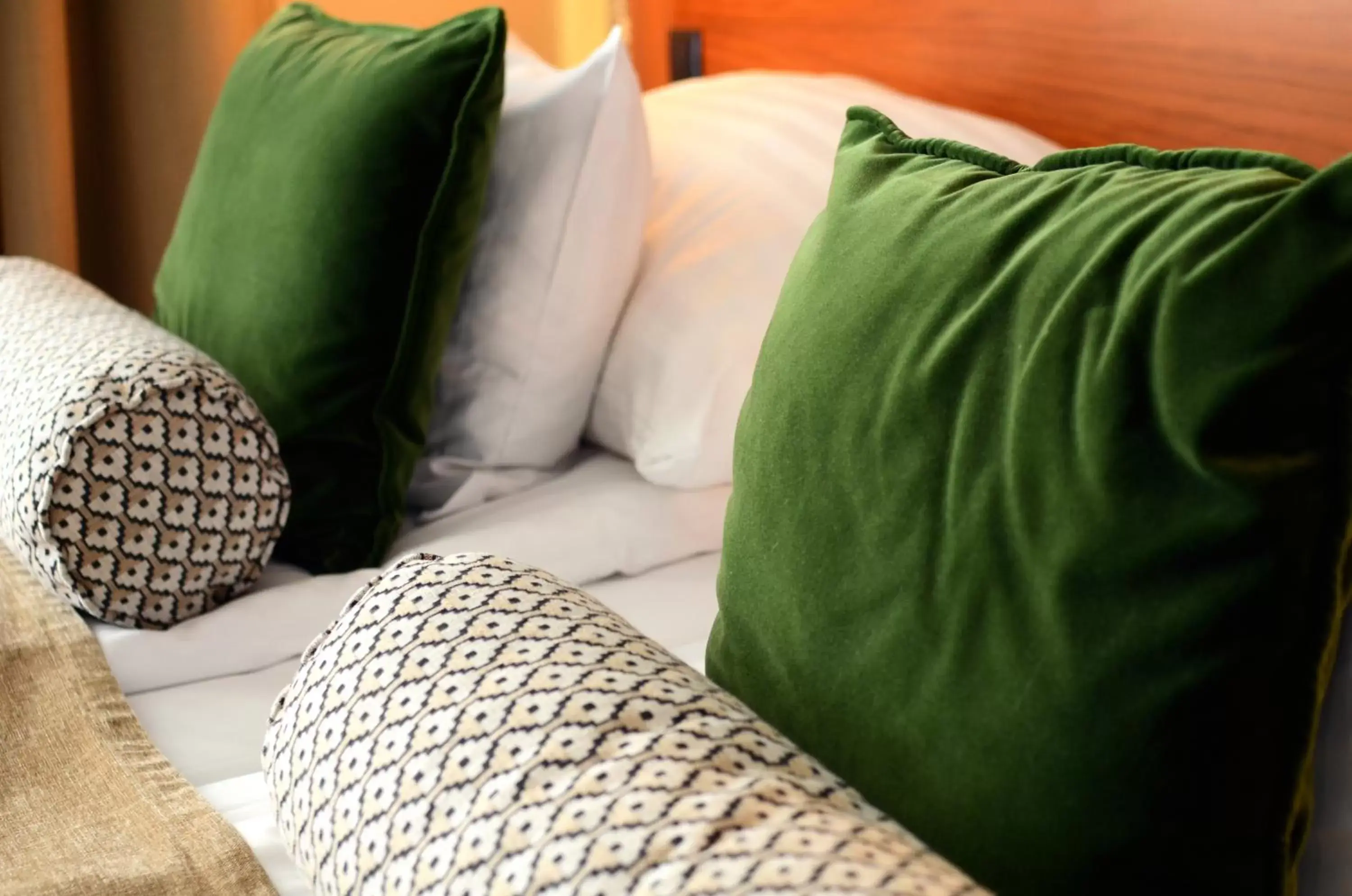 Bed, Seating Area in Clarion Collection Hotel Temperance