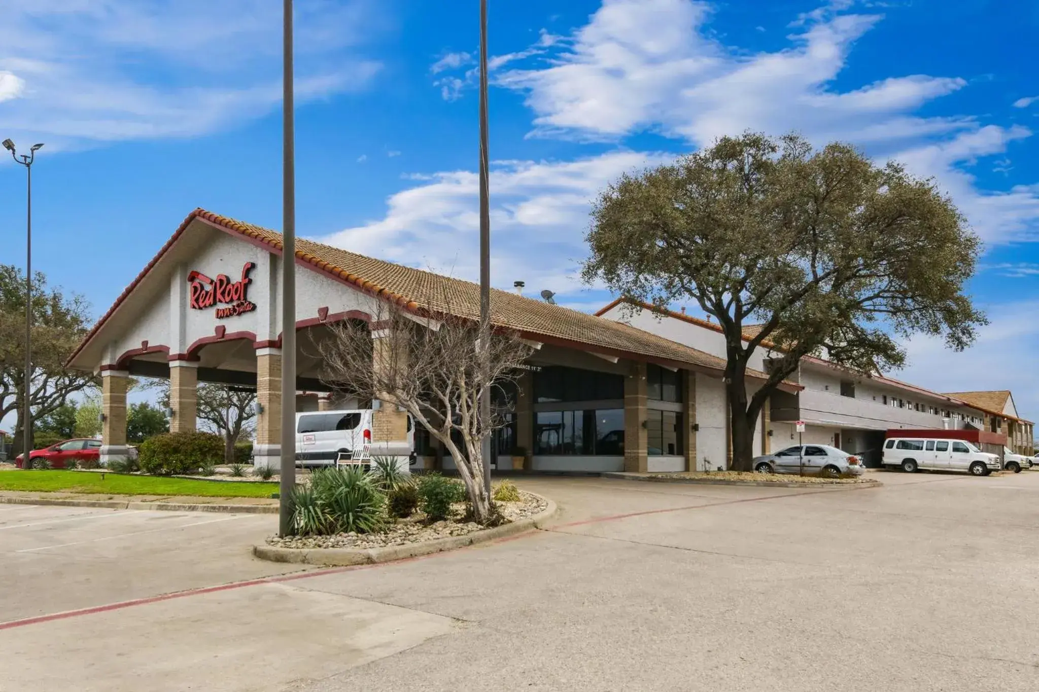 Property Building in Red Roof Inn & Suites Irving - DFW Airport South