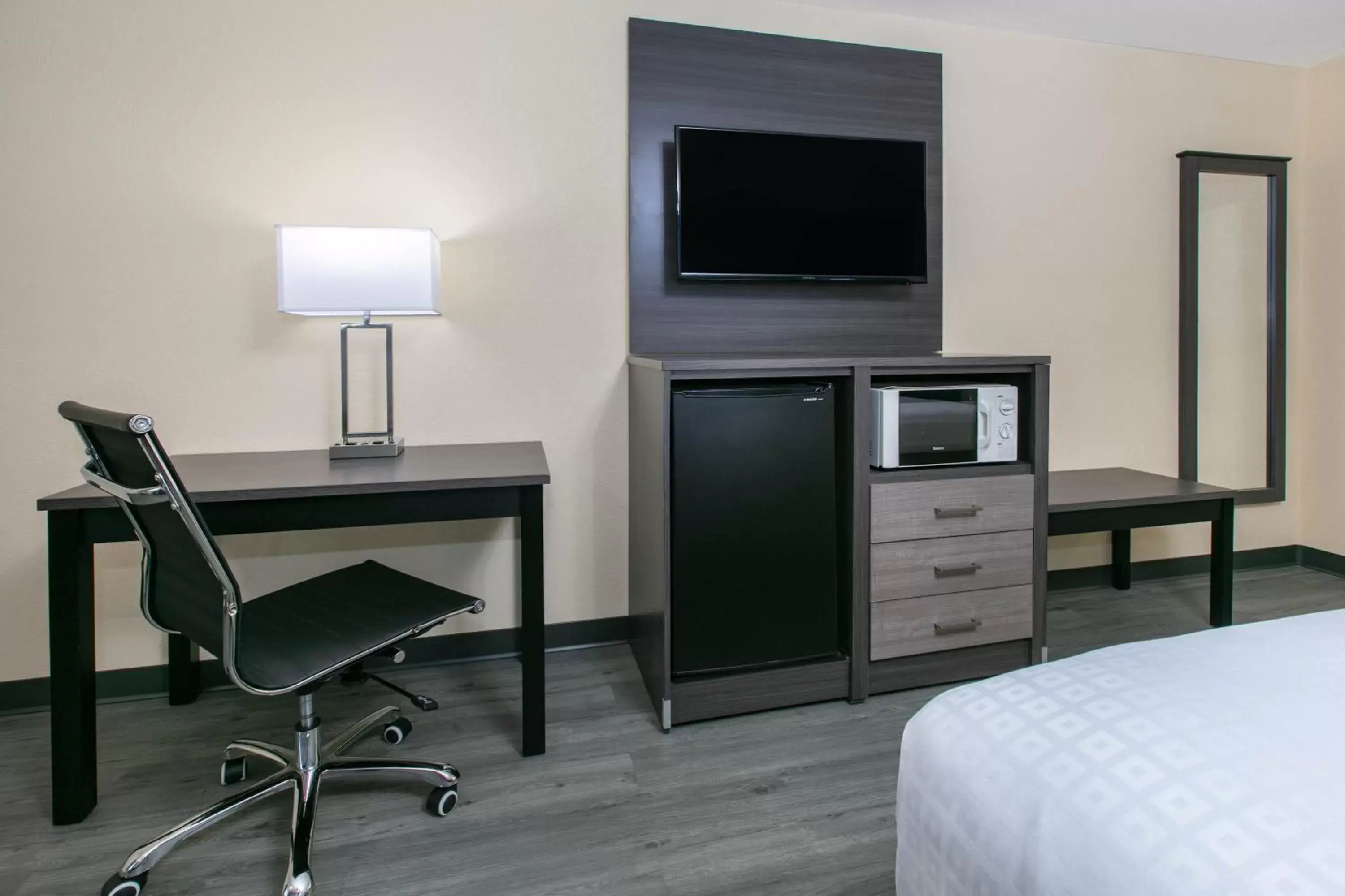 TV and multimedia, TV/Entertainment Center in Days Inn by Wyndham Waco