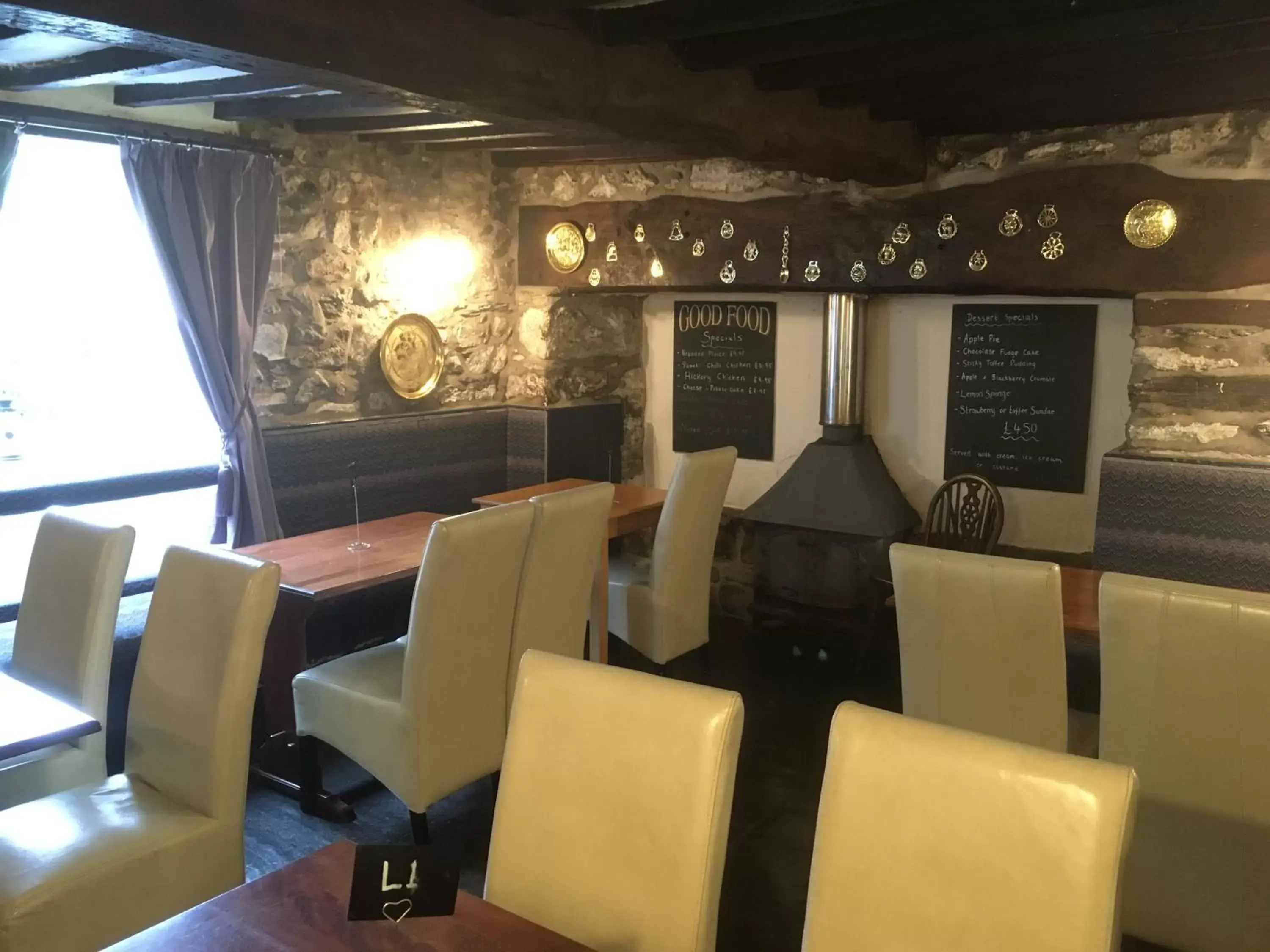 Restaurant/Places to Eat in The New Inn