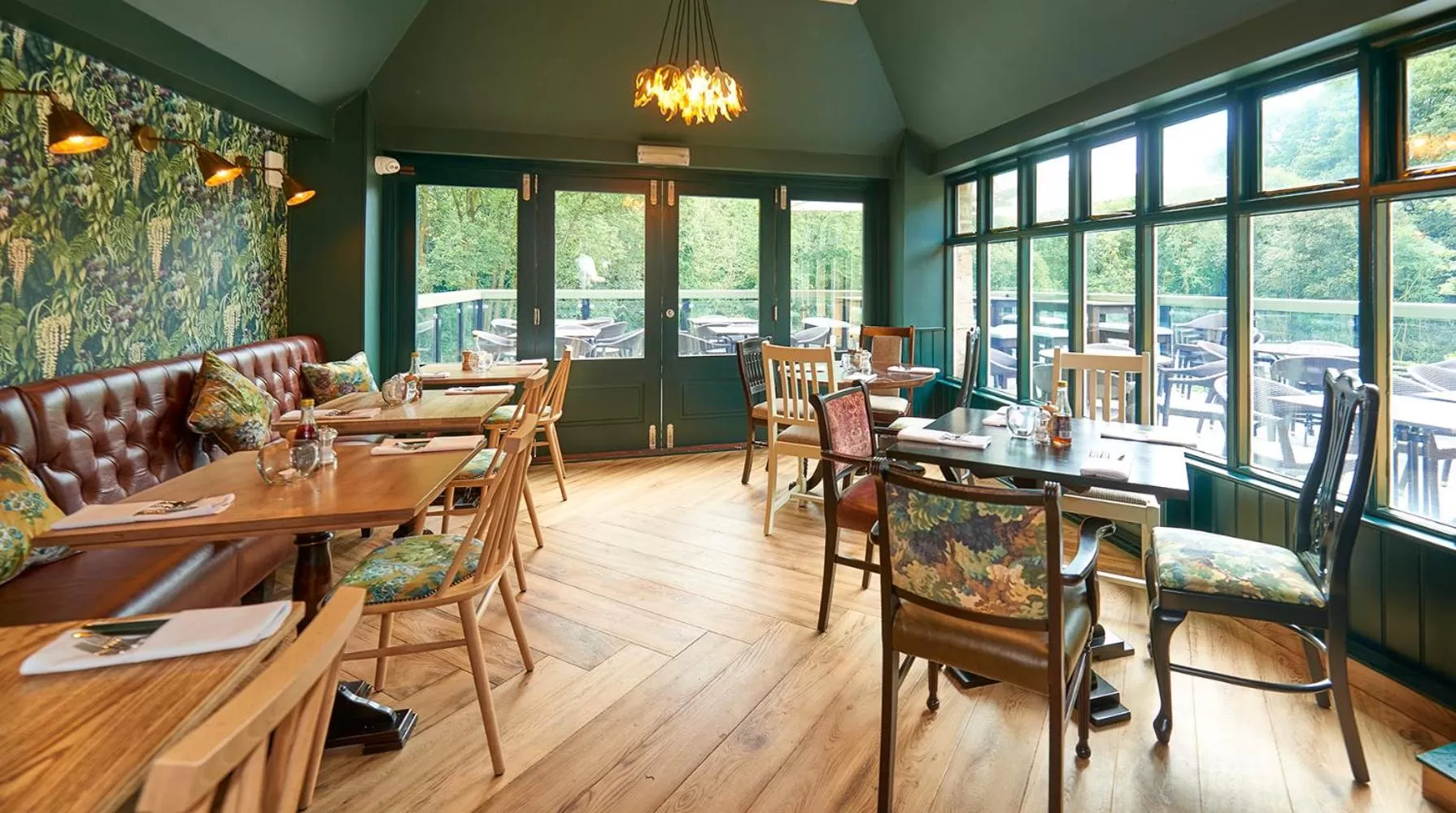 Restaurant/places to eat in The Red Lion Hawkshaw