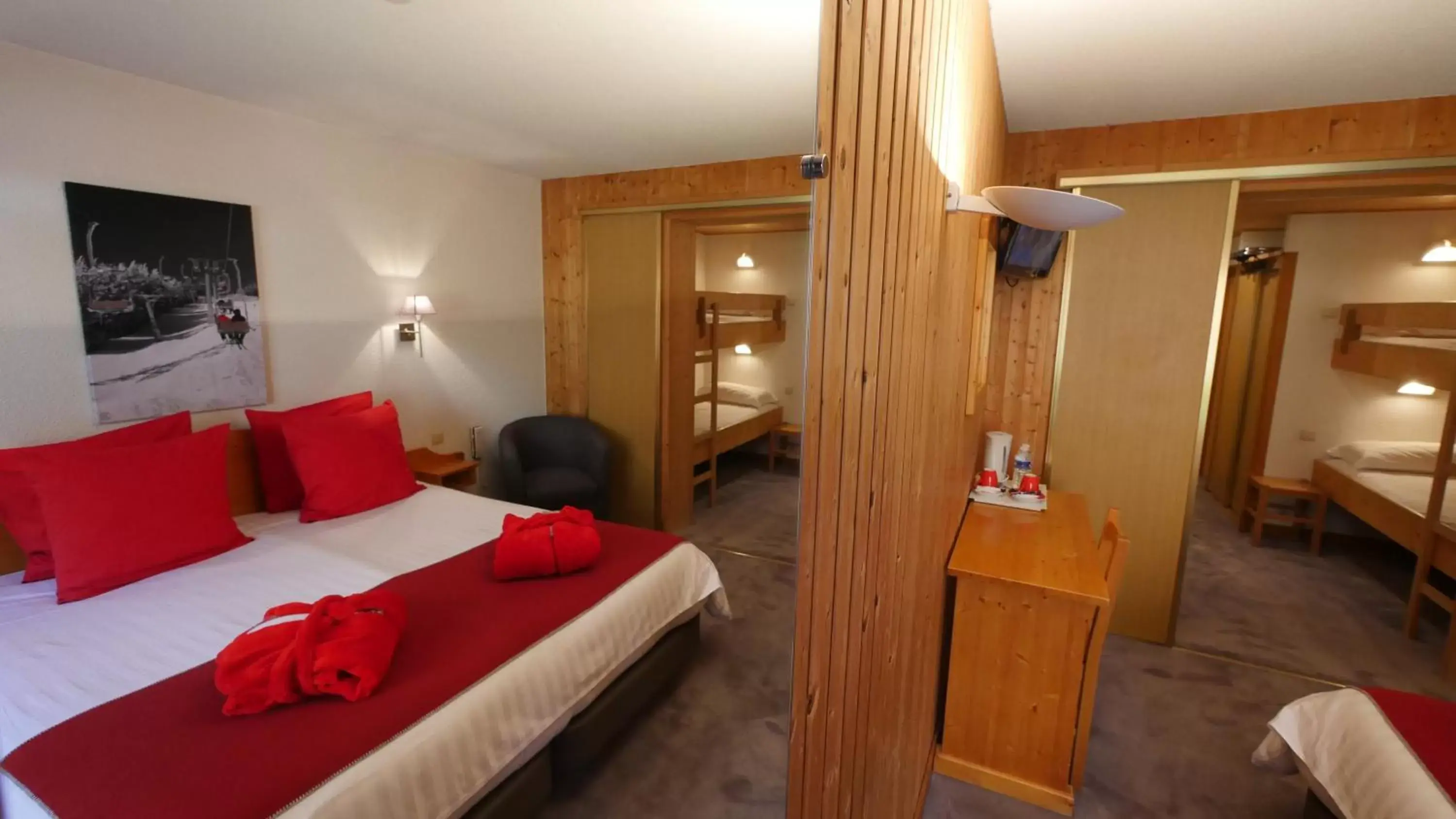 bunk bed, Bed in Hotel Bel'alpe