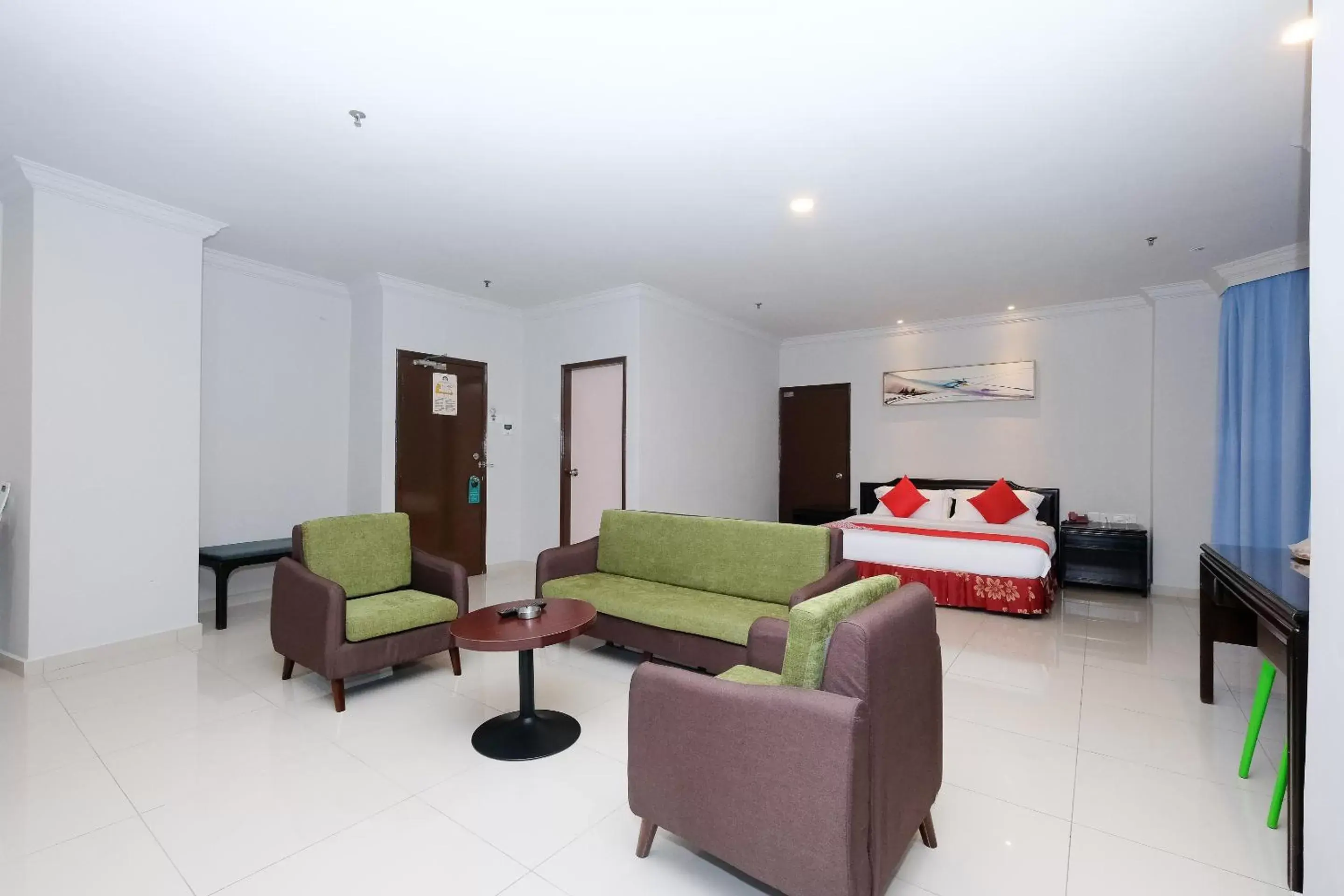 Bedroom, Lounge/Bar in Super OYO 1236 Hotel Green Park