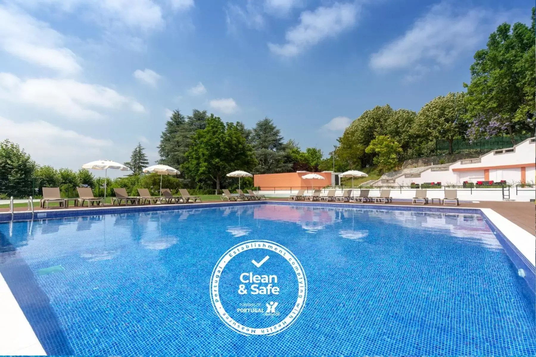 Swimming pool in Luna Hotel Turismo