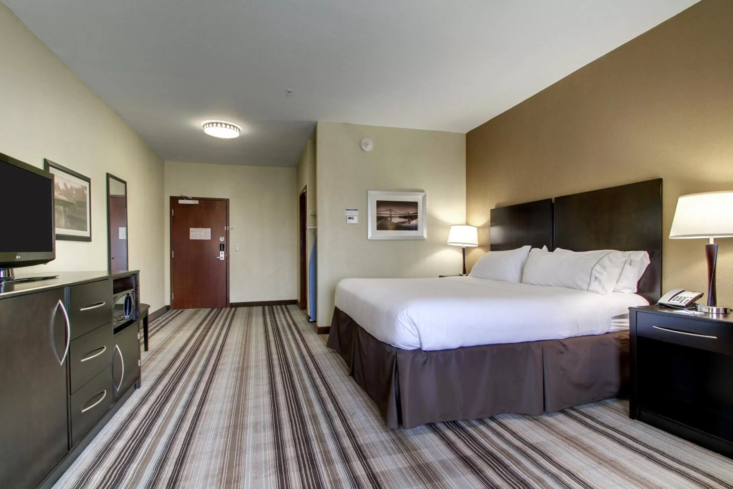 Photo of the whole room, Bed in Holiday Inn Express Natchez South West by IHG