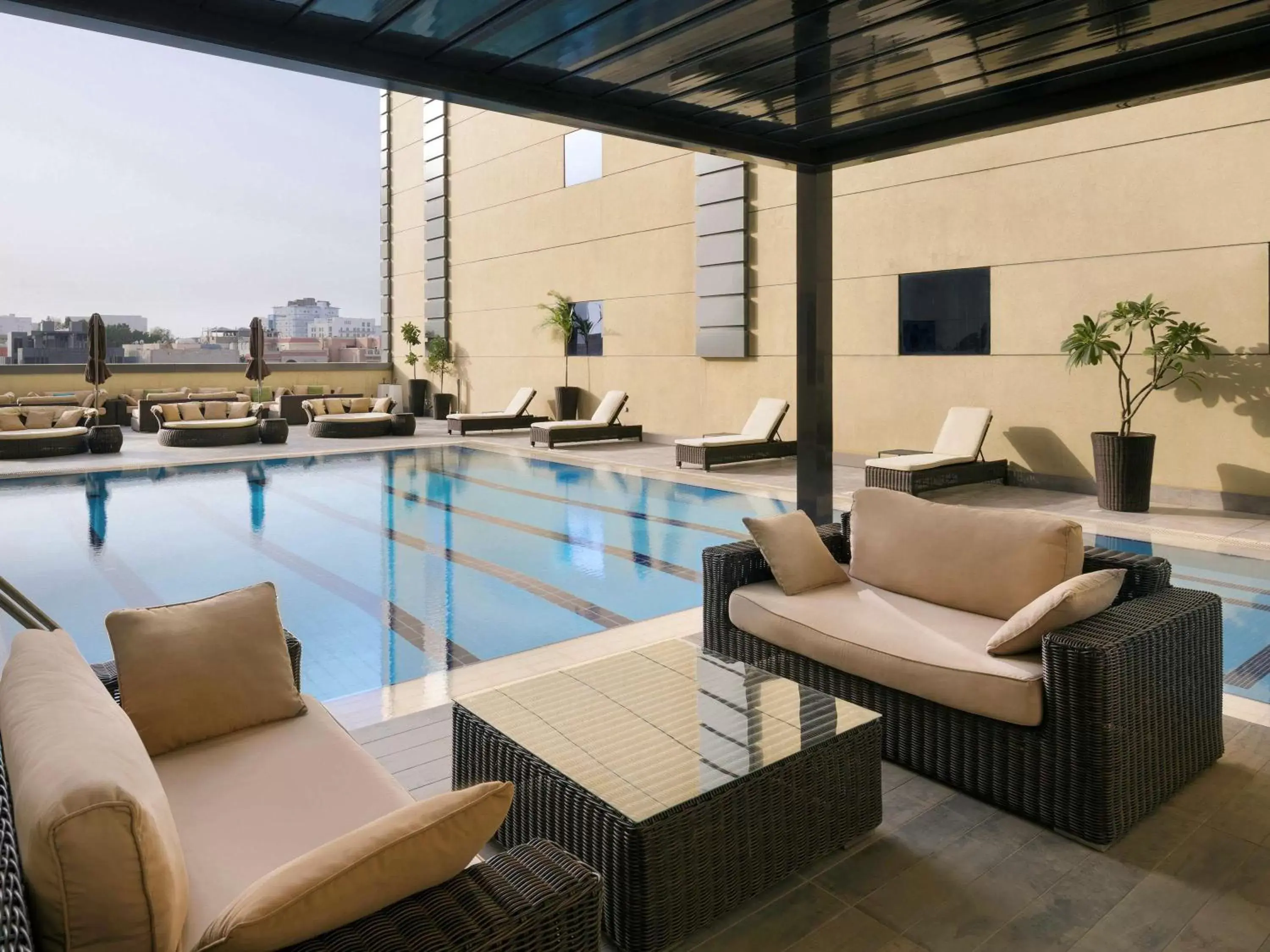Lounge or bar, Swimming Pool in Adagio Aparthotel Jeddah Malik Road