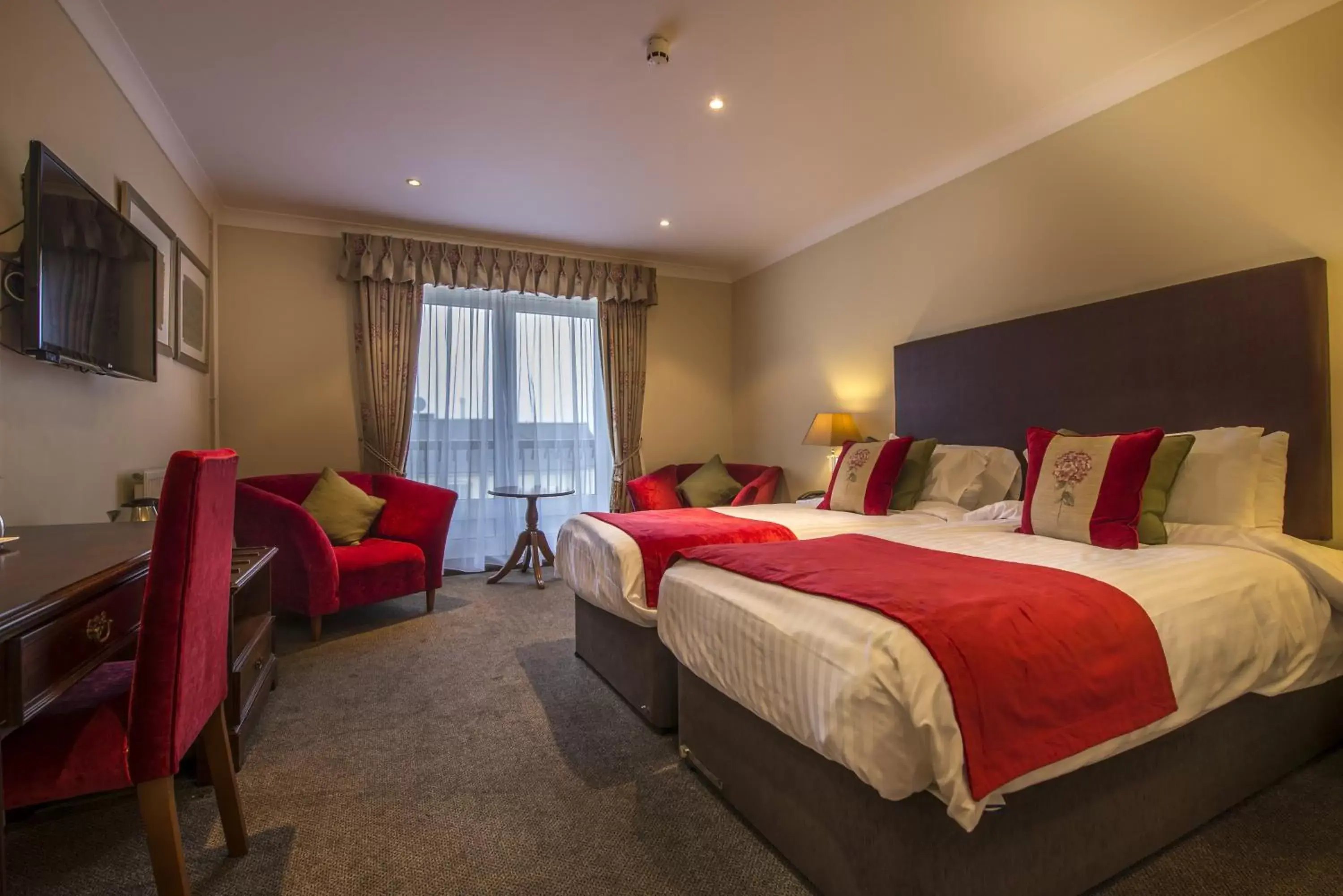 Superior Family Room for 3 people in The Three Swans Hotel, Market Harborough, Leicestershire