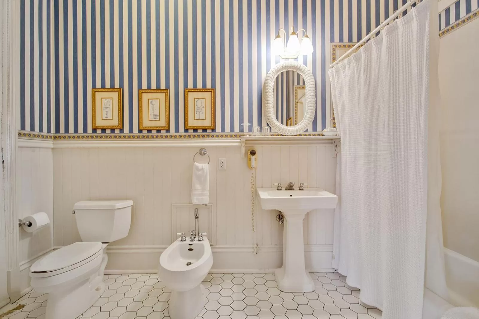 Bathroom in Maison Perrier Bed & Breakfast