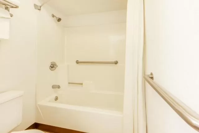 Super 8 by Wyndham Newcomerstown