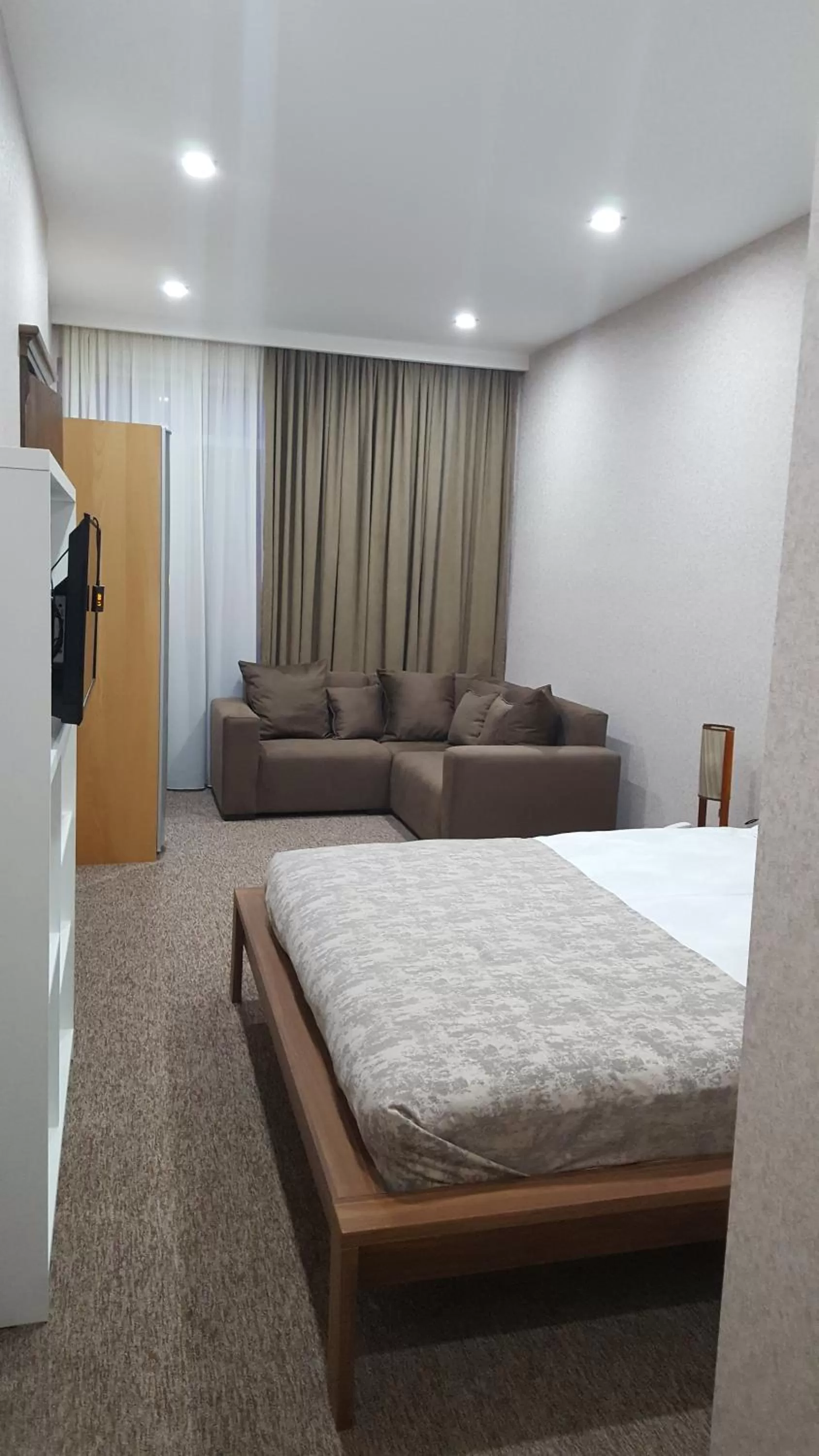 Photo of the whole room, Bed in Liel