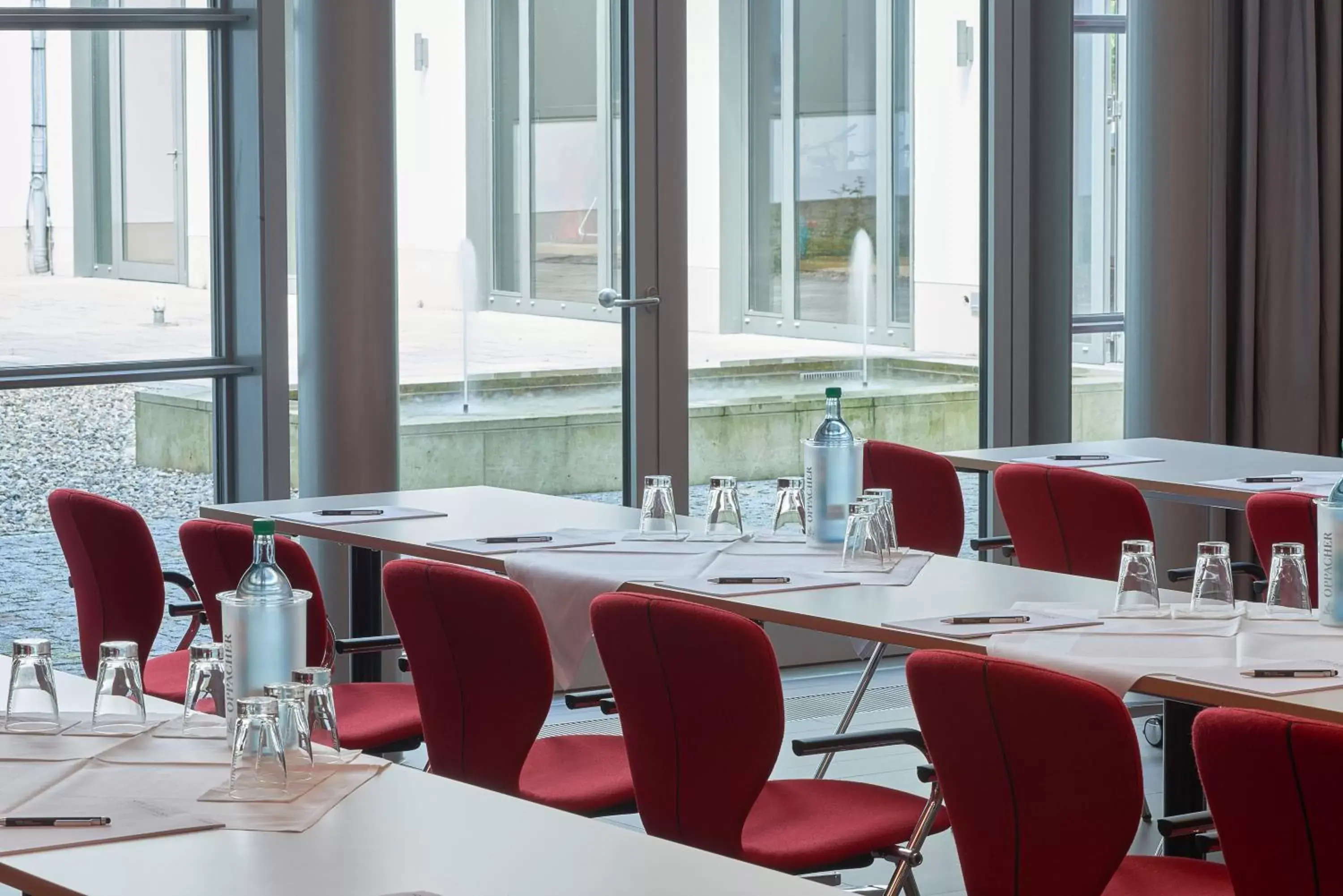 Meeting/conference room, Restaurant/Places to Eat in Hotel Elbresidenz an der Therme