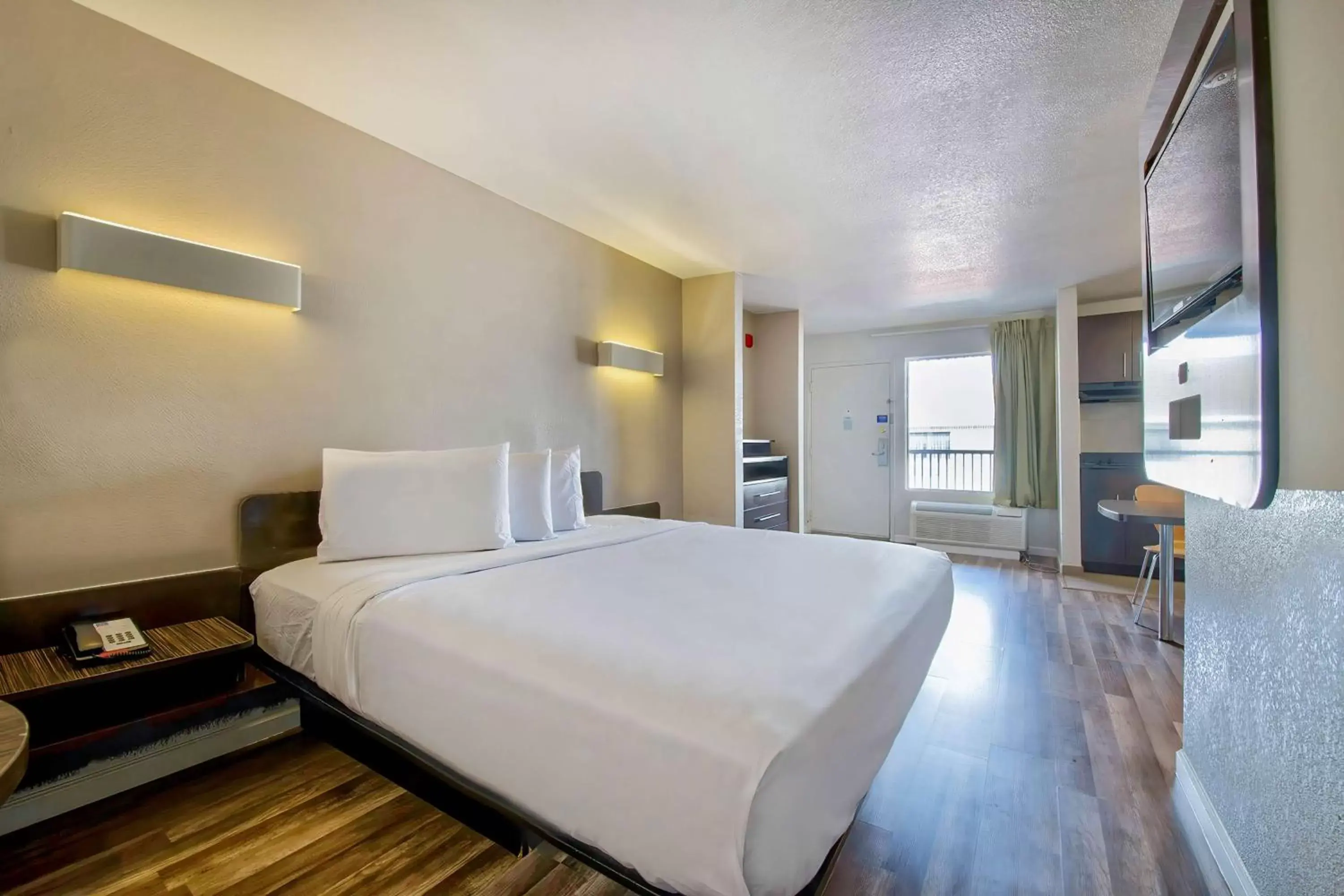 Bedroom, Bed in Studio 6-San Antonio, TX - Airport