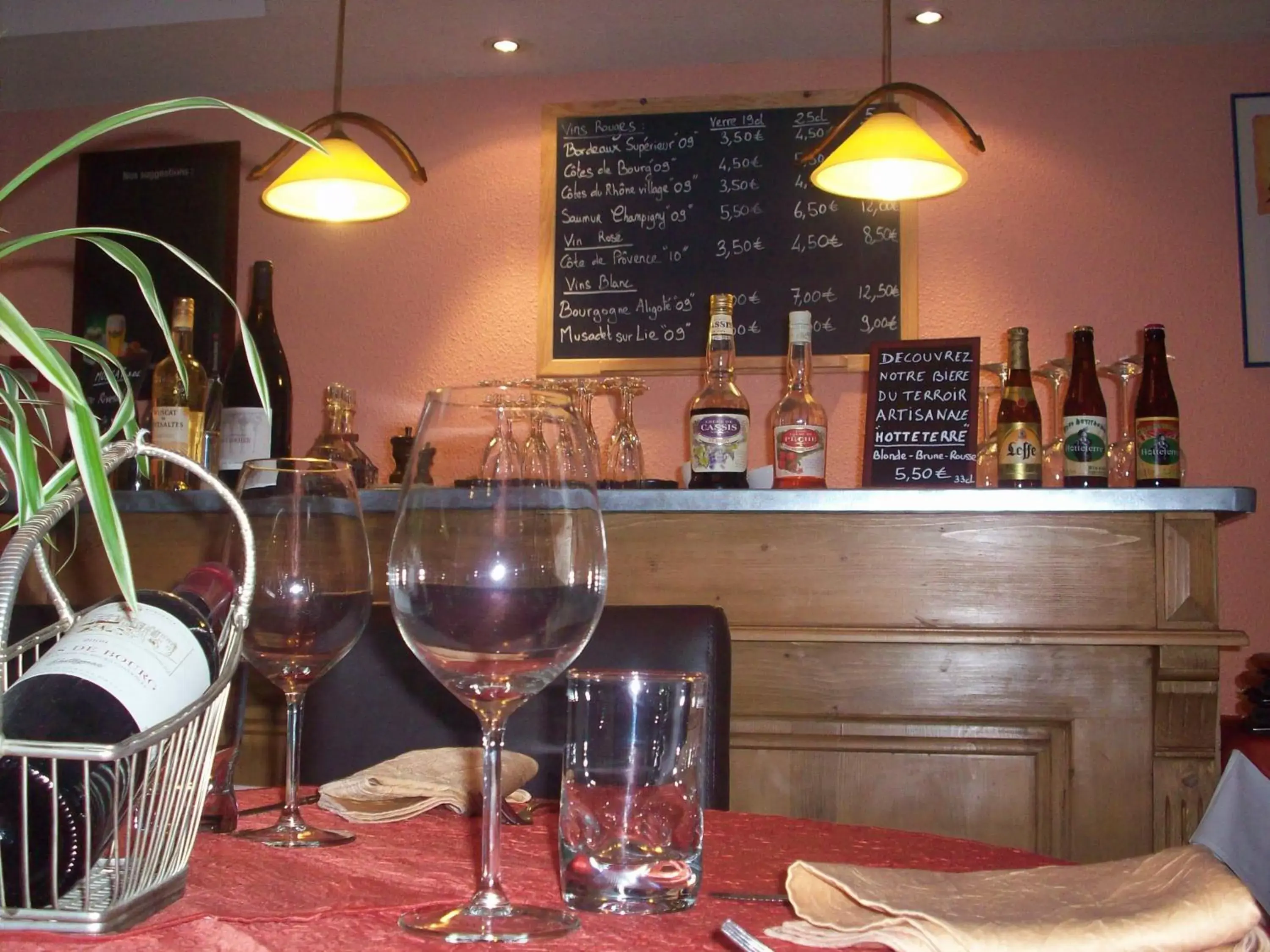 Lounge or bar, Drinks in Kimotel Epône-Flins