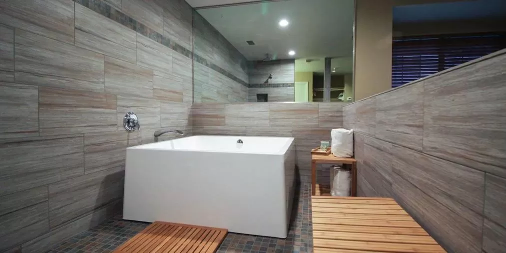 Bath in Postmarc Hotel and Spa Suites