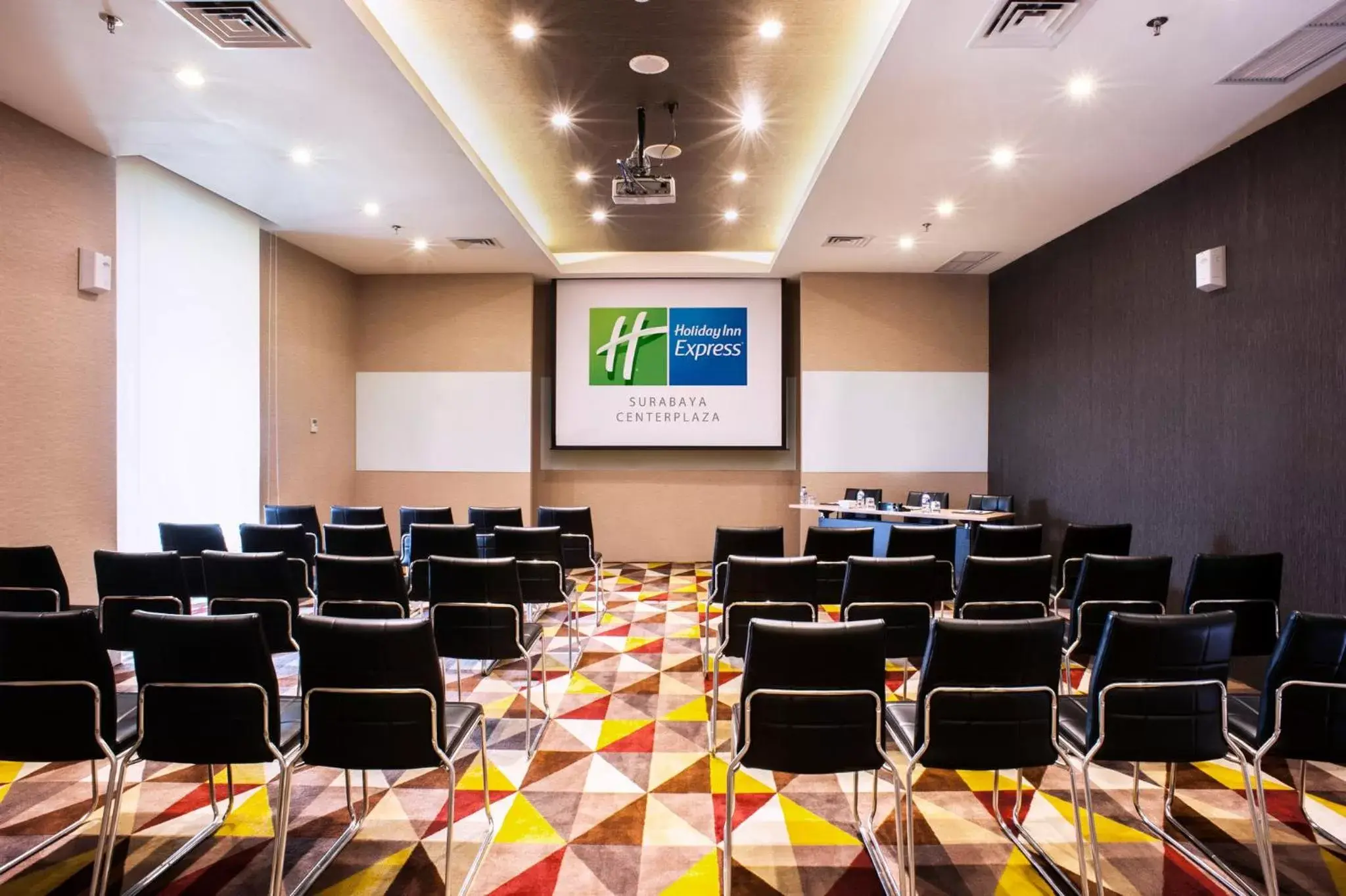 Meeting/conference room in Holiday Inn Express Surabaya CenterPoint, an IHG Hotel