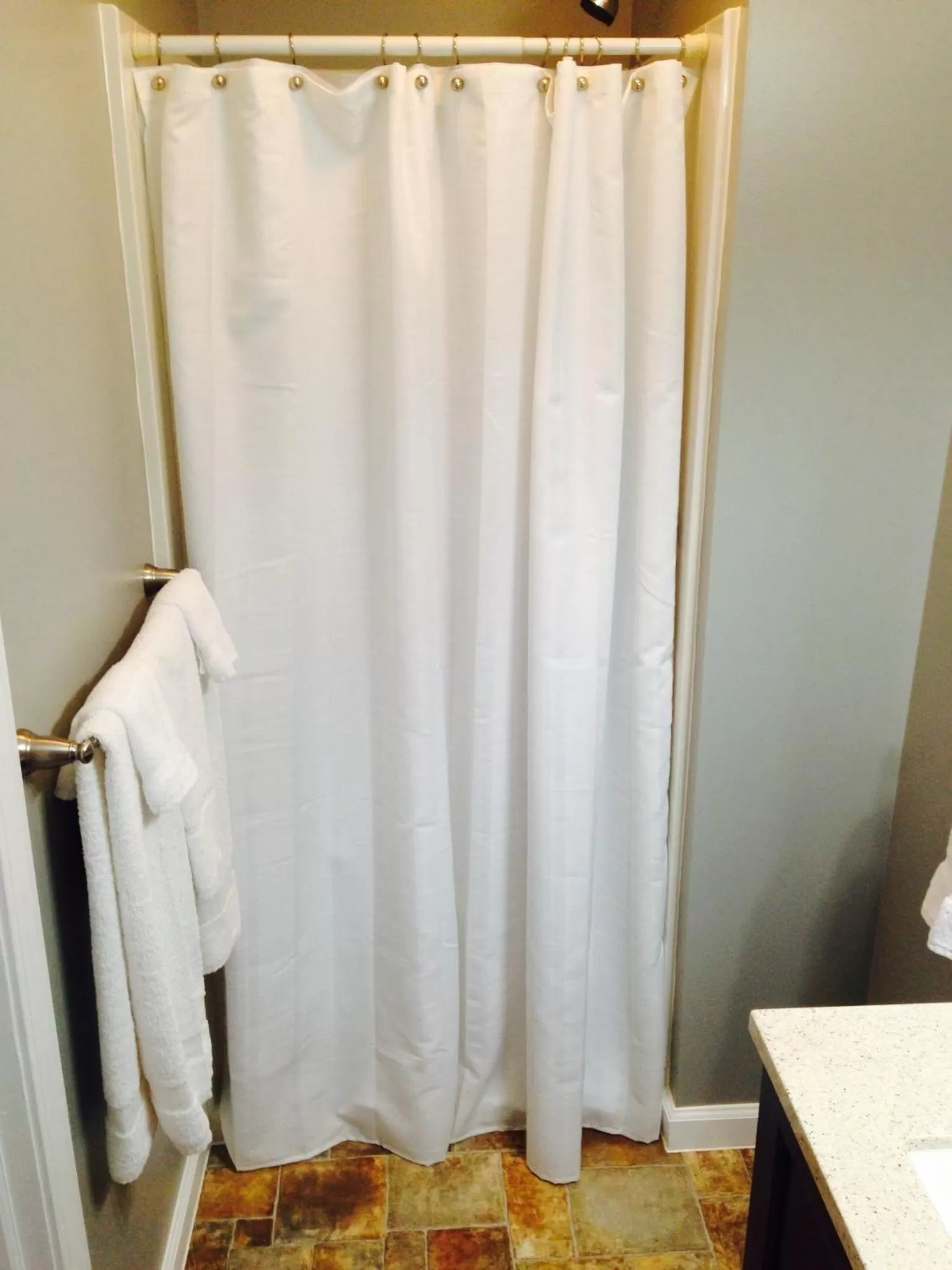 Shower, Bathroom in The New Lantern Motel