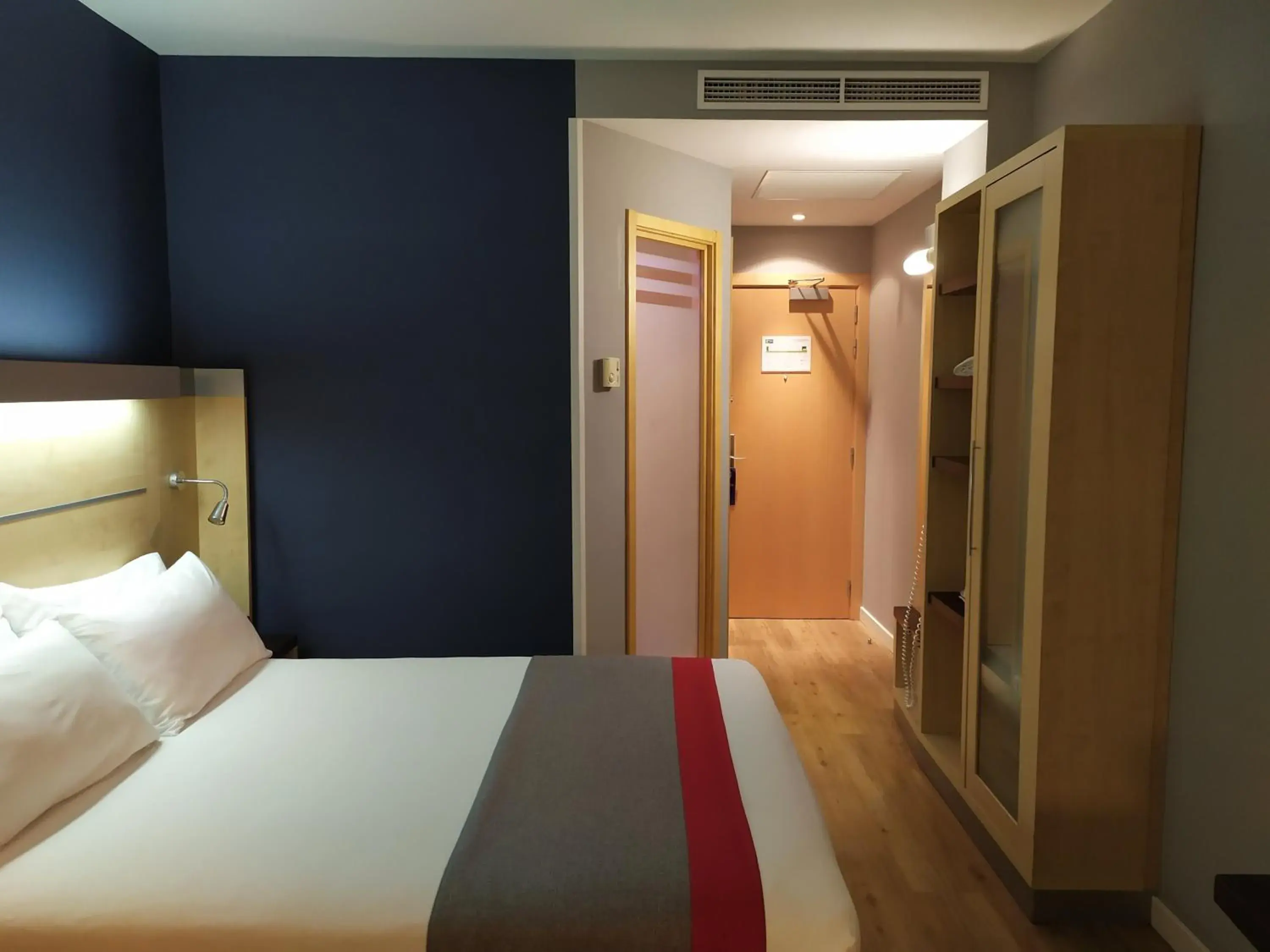 Photo of the whole room, Bed in Holiday Inn Express Madrid-Getafe