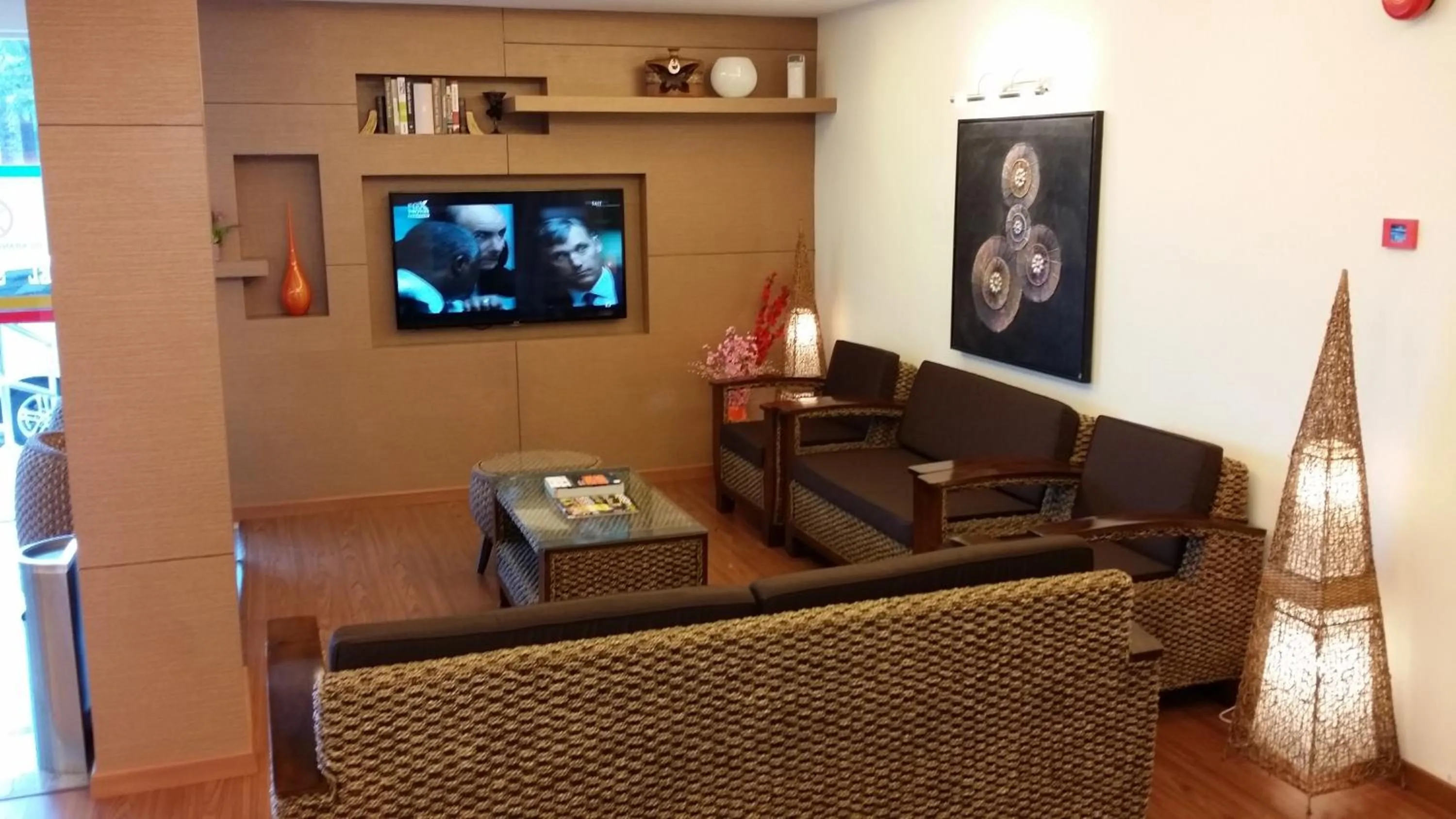 Communal lounge/ TV room in Smart Hotel