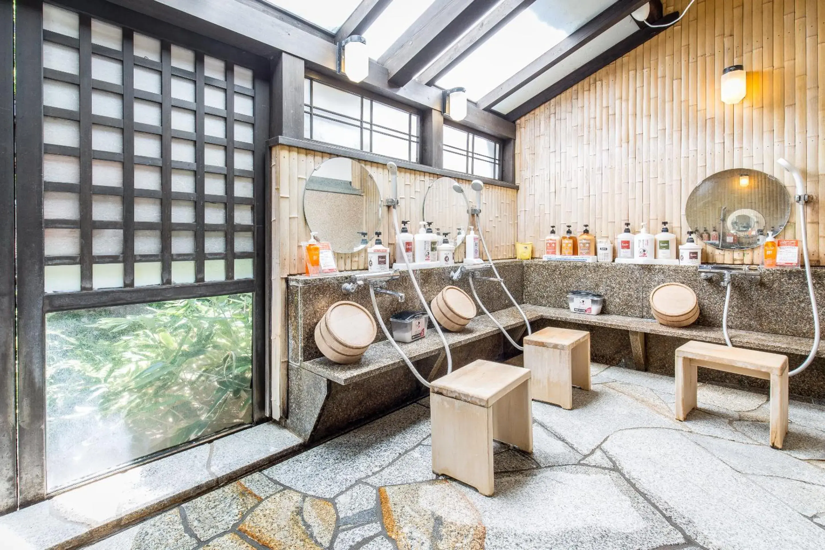 Spa and wellness centre/facilities, Bathroom in Honjin Hiranoya Kachoan