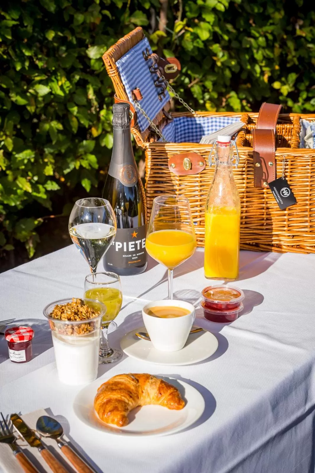 Continental breakfast in Landgoed Kasteel de Hoogenweerth