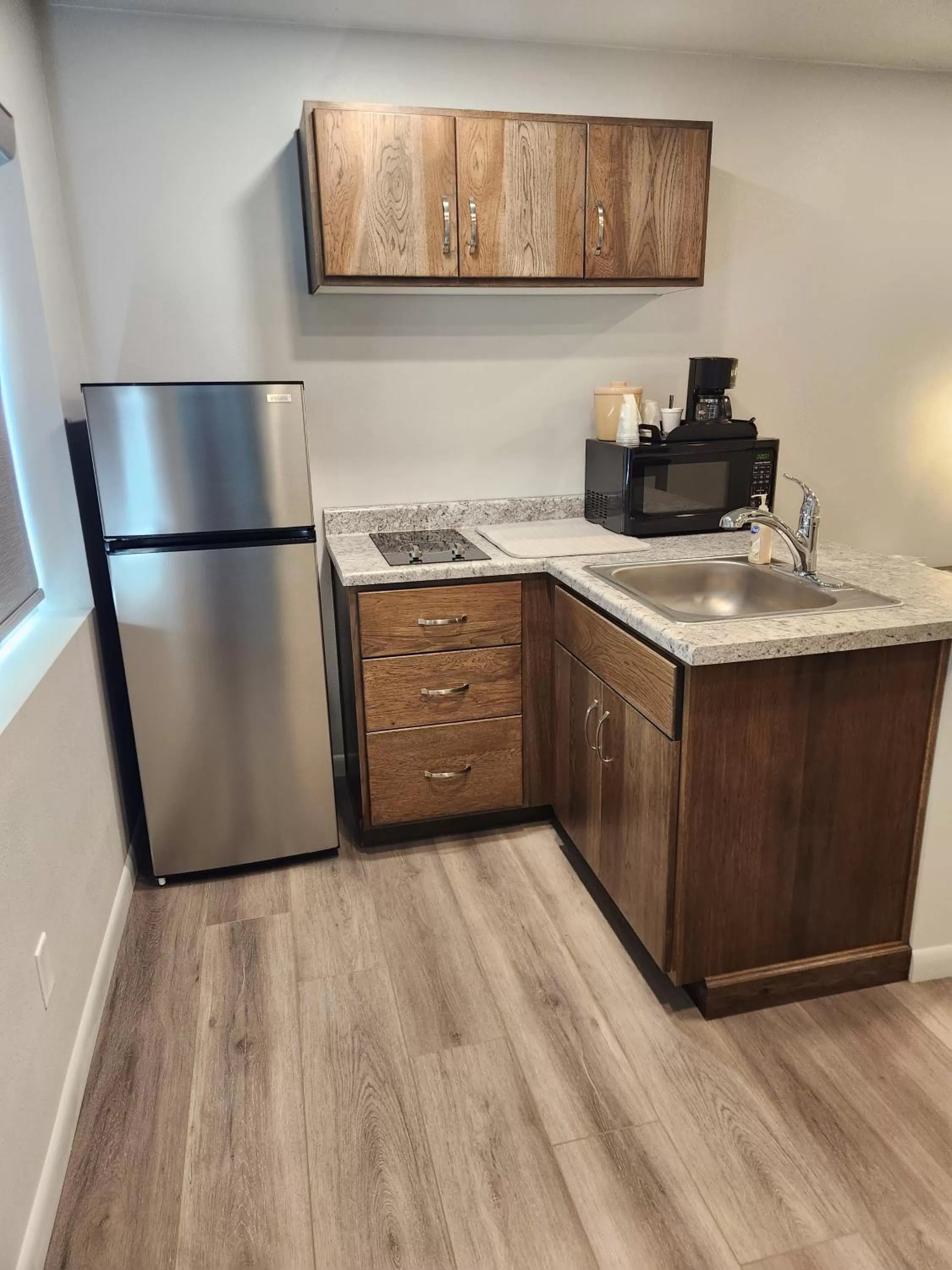 Kitchen or kitchenette in Aquarius Inn