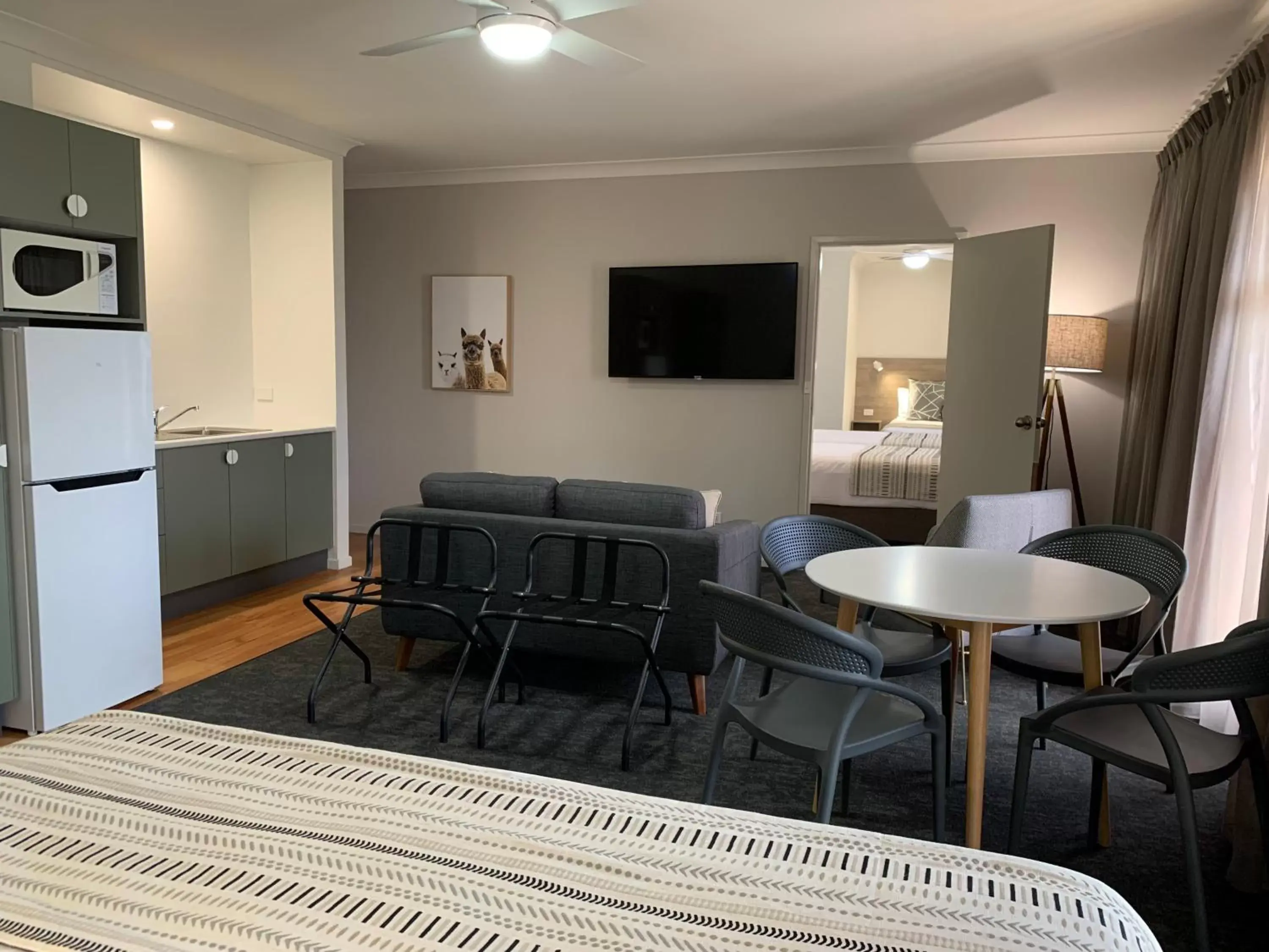 Dining Area in Hamilton Henry Parkes Motor Inn