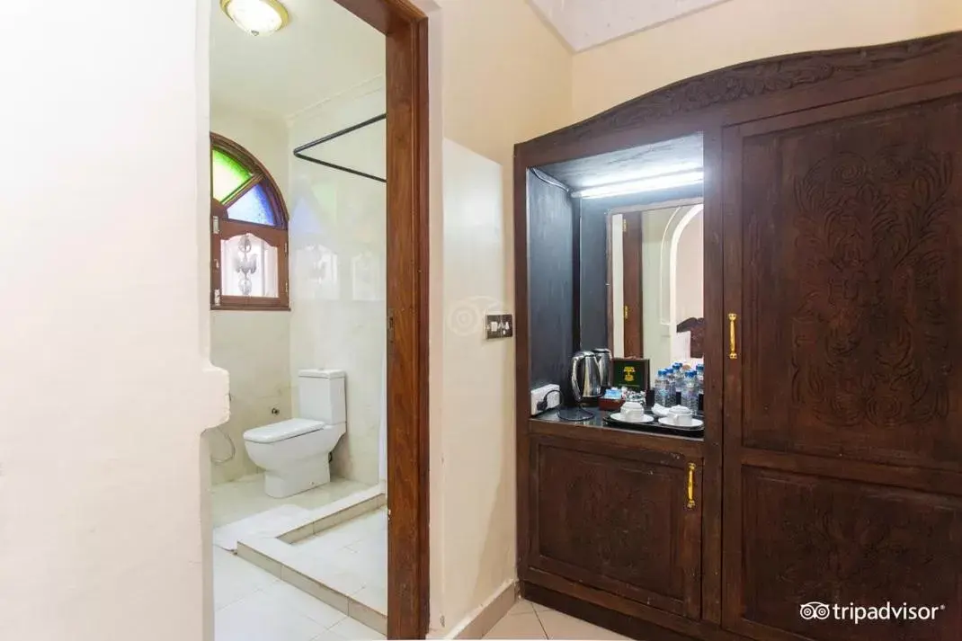 Bathroom in Al-Minar Hotel