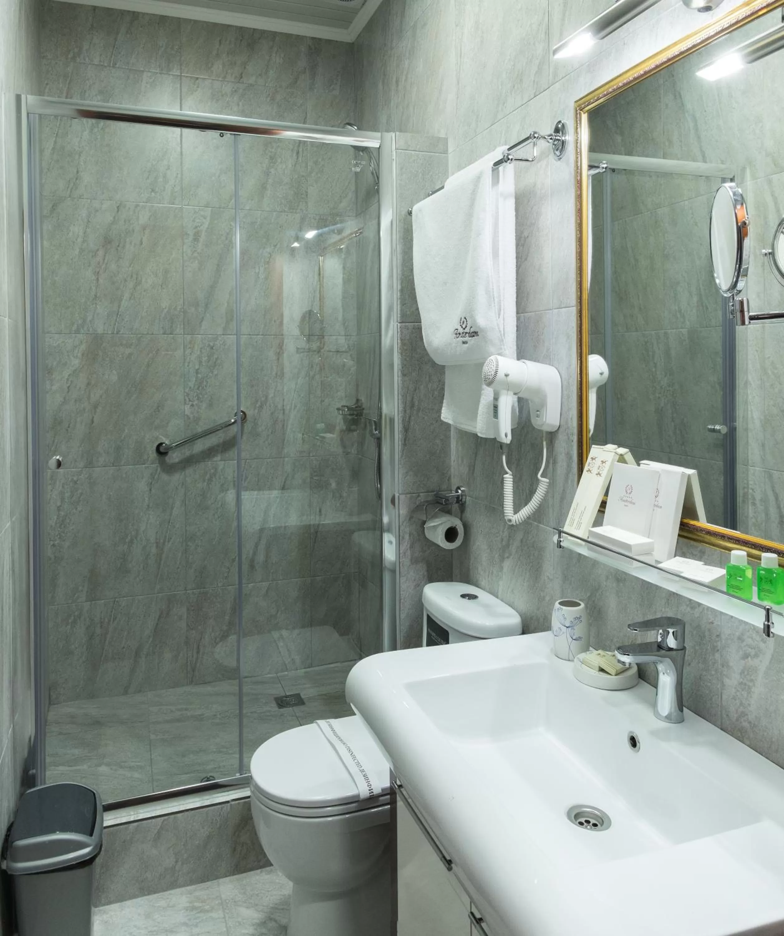 Shower in Amsterdam Hotel Aktobe