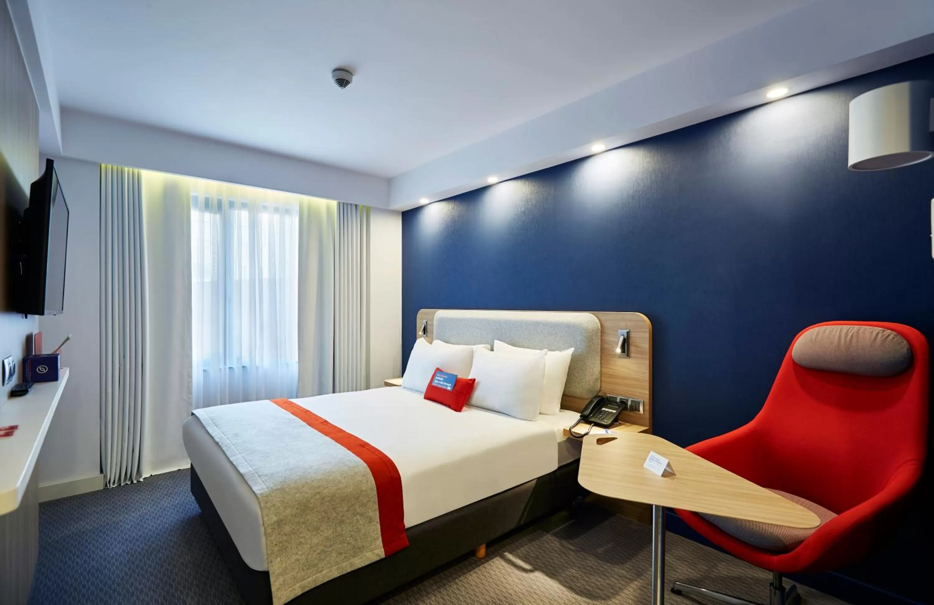 Photo of the whole room, Bed in Holiday Inn Express - Istanbul - Atakoy Metro by IHG