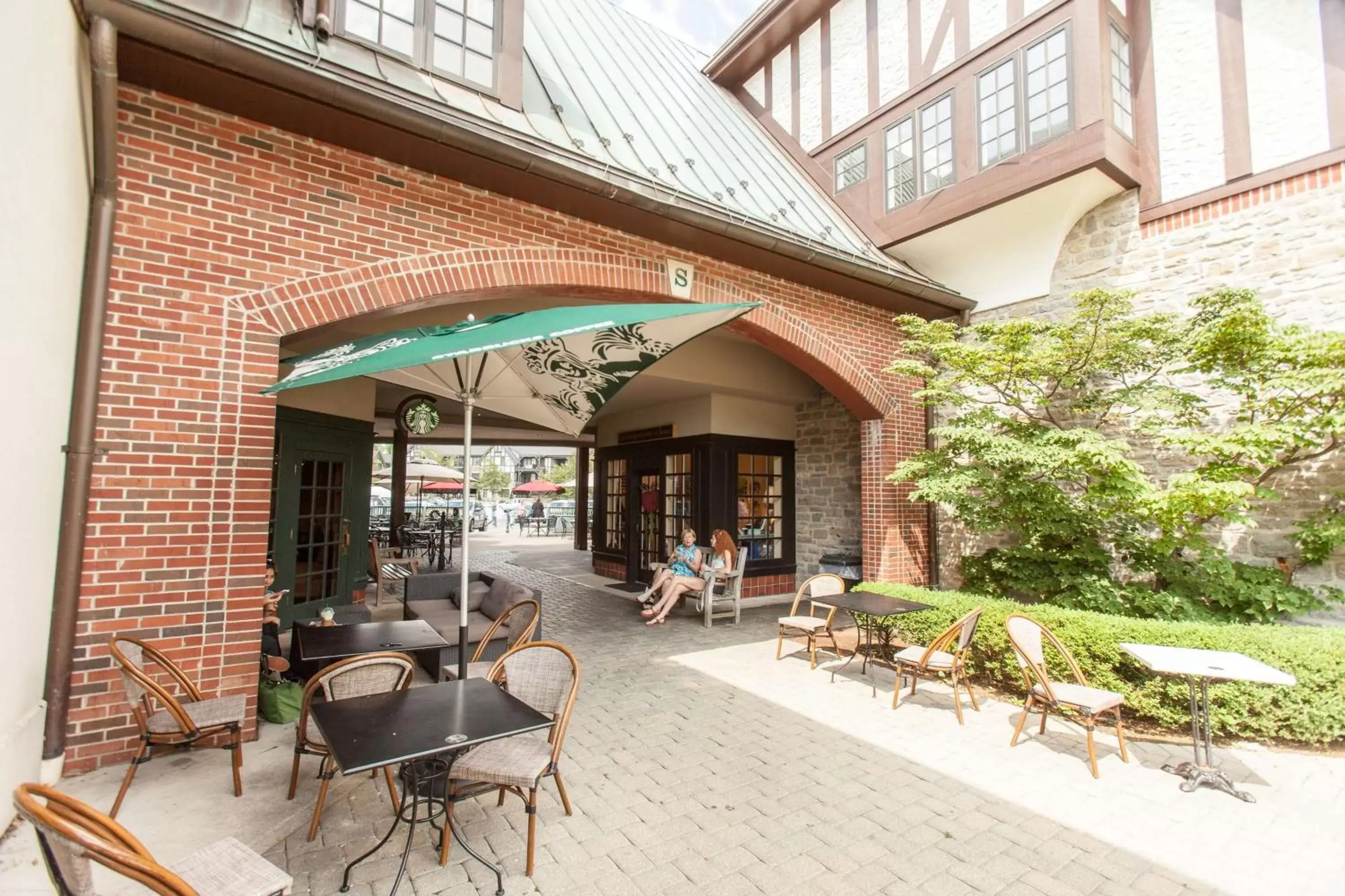 Off site, Restaurant/Places to Eat in Best Western Premier Mariemont Inn