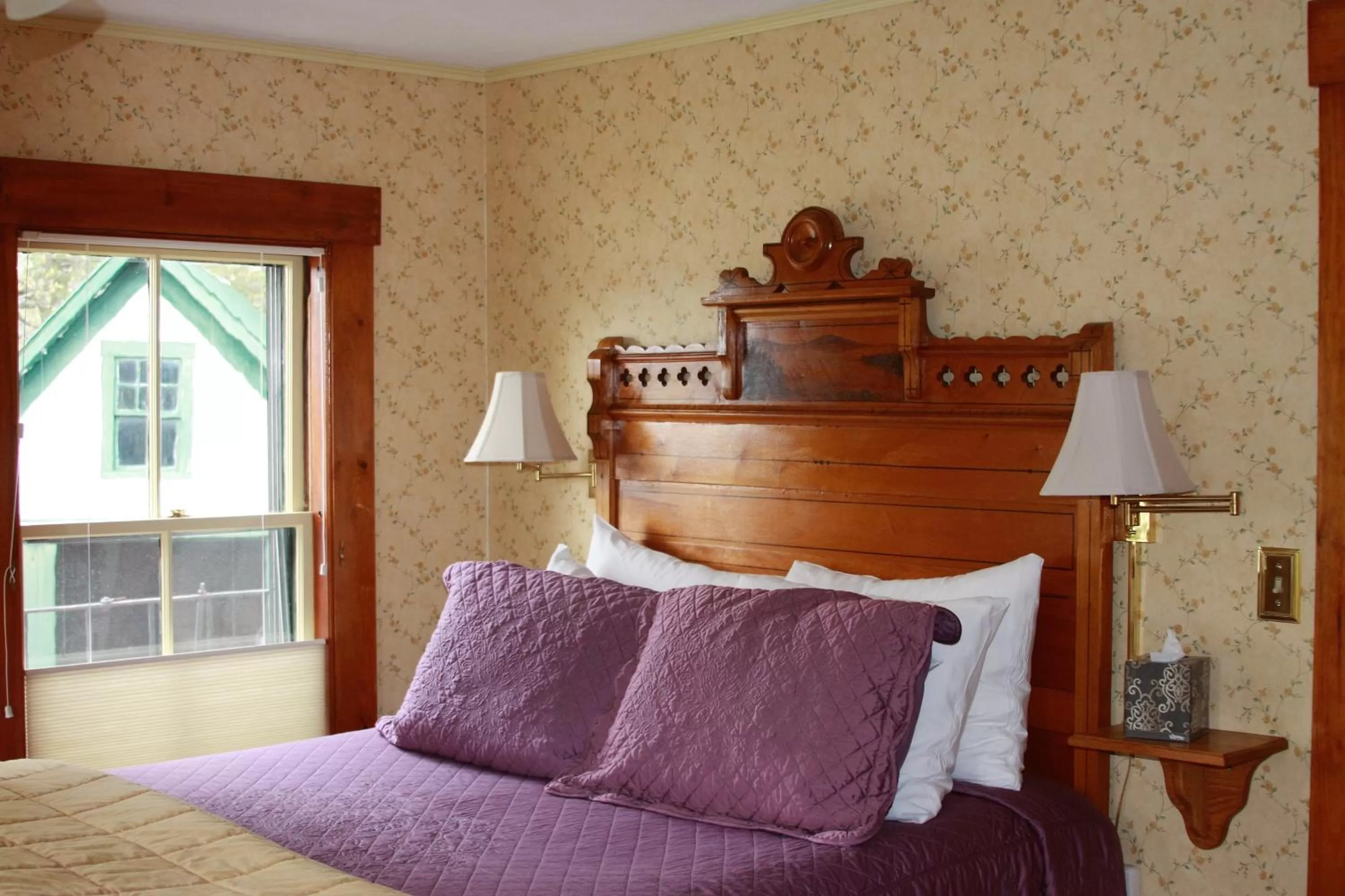 Other, Bed in Follansbee Inn