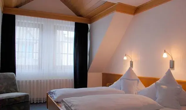 Photo of the whole room, Bed in Hotel Gülser Weinstube