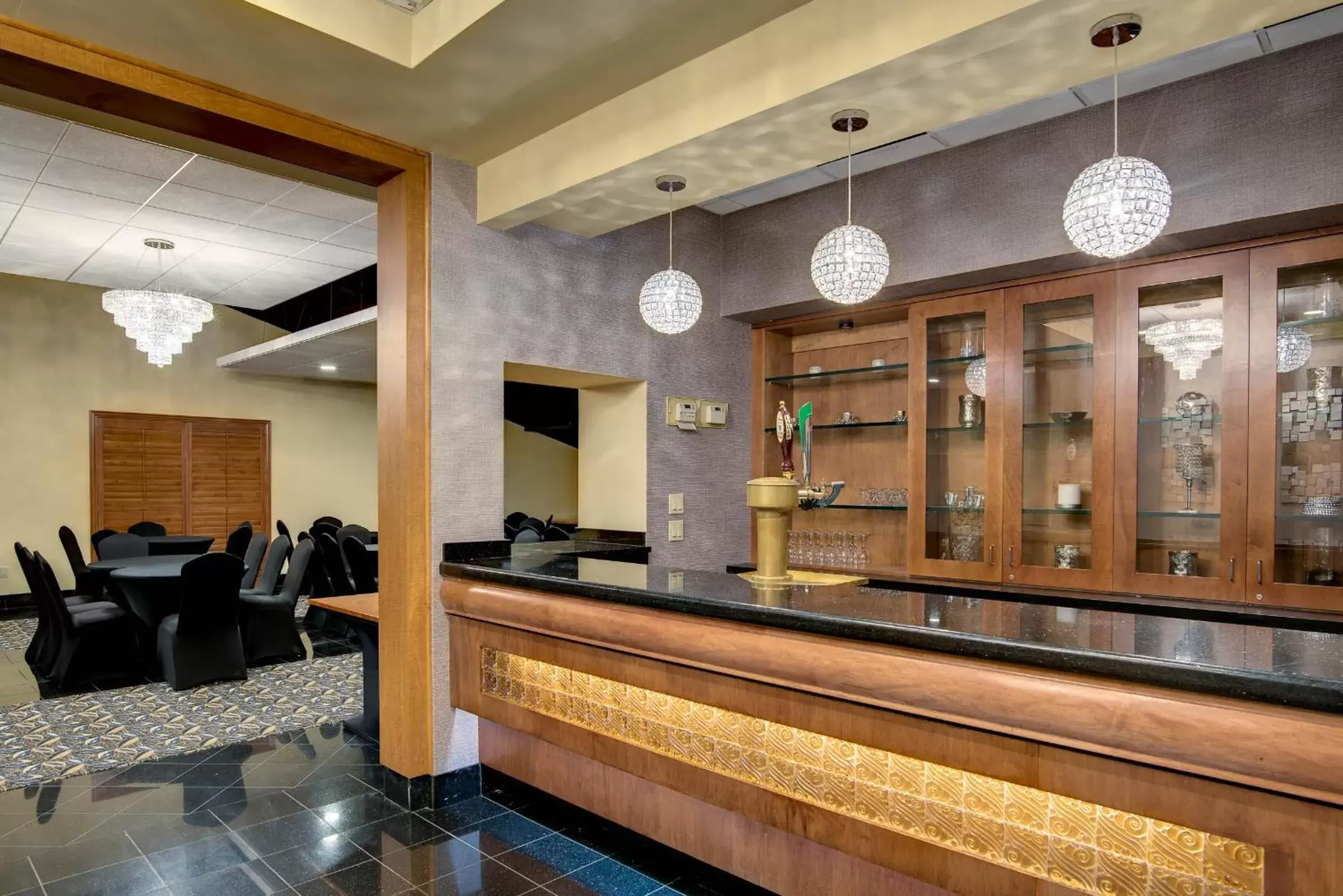 Banquet/Function facilities, Lobby/Reception in Days Hotel by Wyndham Toms River Jersey Shore