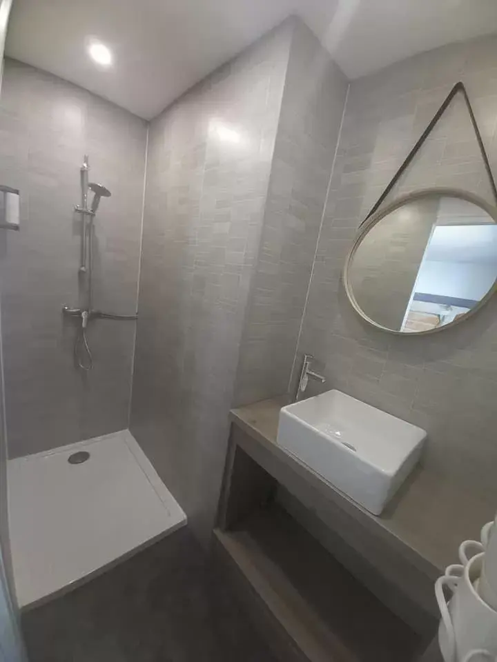 Shower, Bathroom in Hôtel Le Picardy