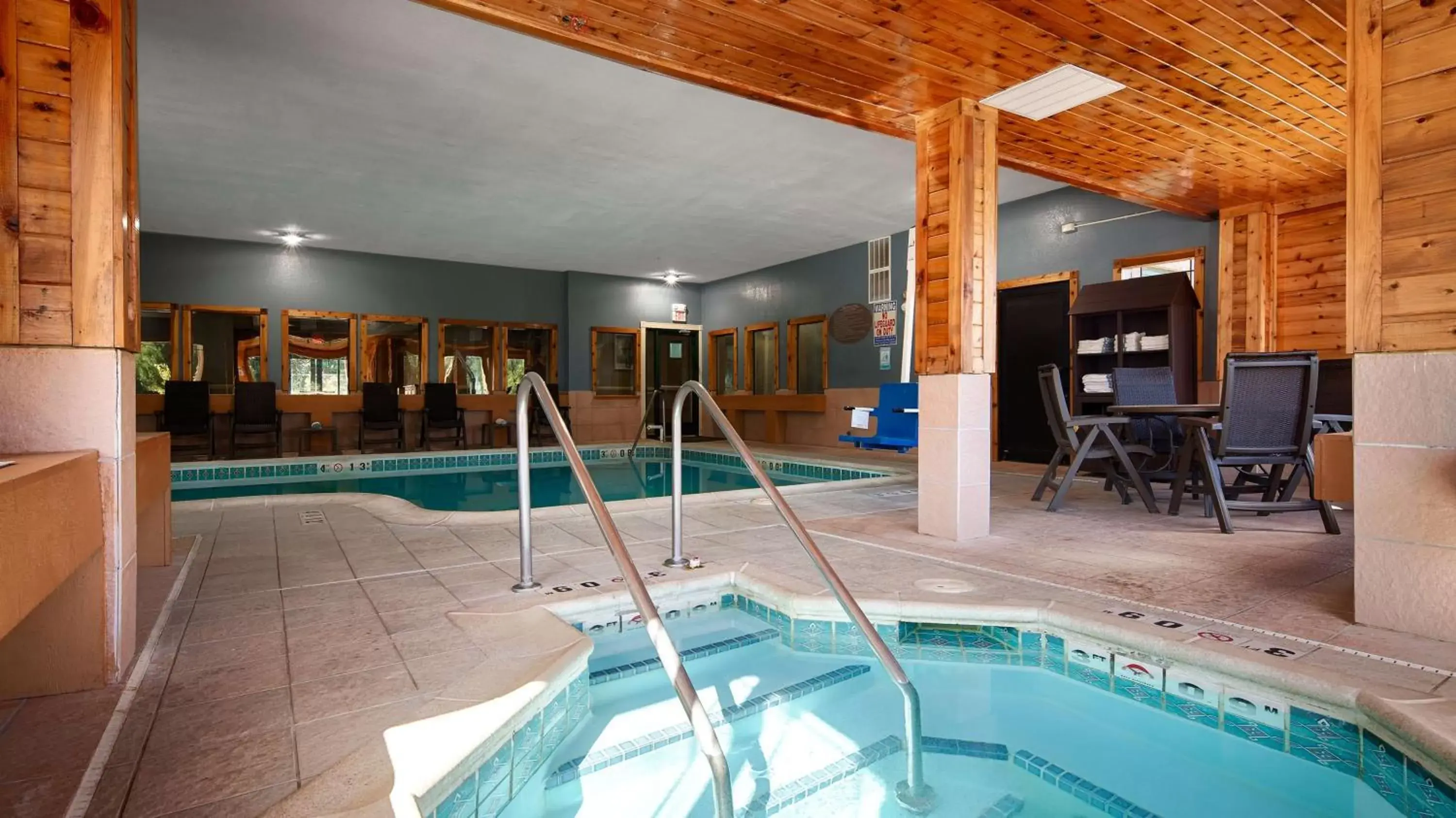 Hot Tub, Swimming Pool in Best Western Plus Kalamazoo Suites