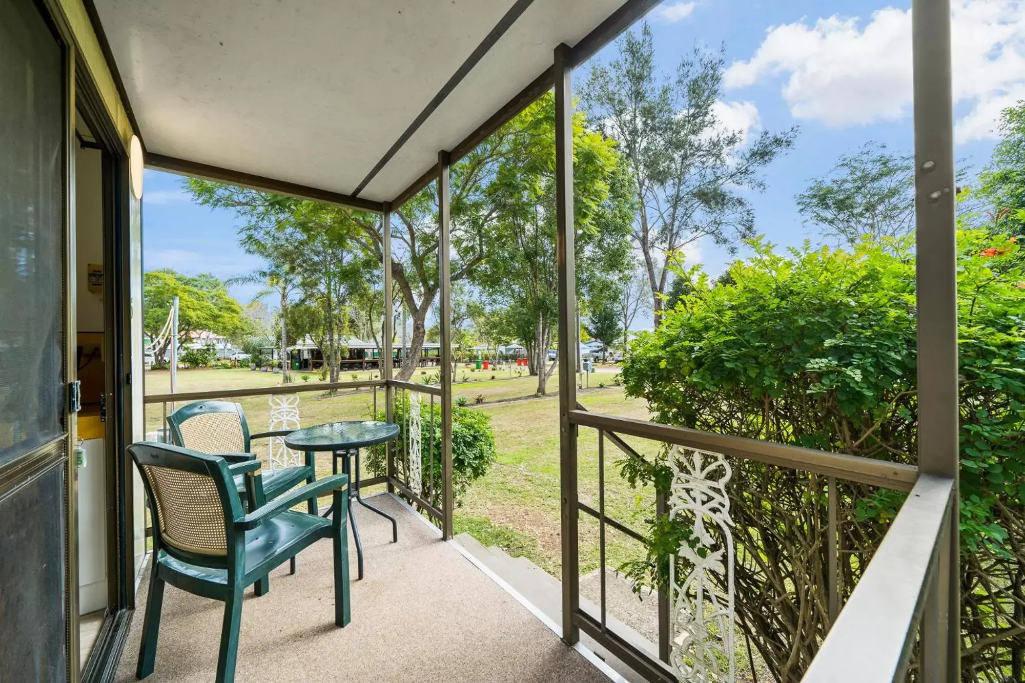 Garden view, Balcony/Terrace in Esk Caravan Park & Rail Trail Motel