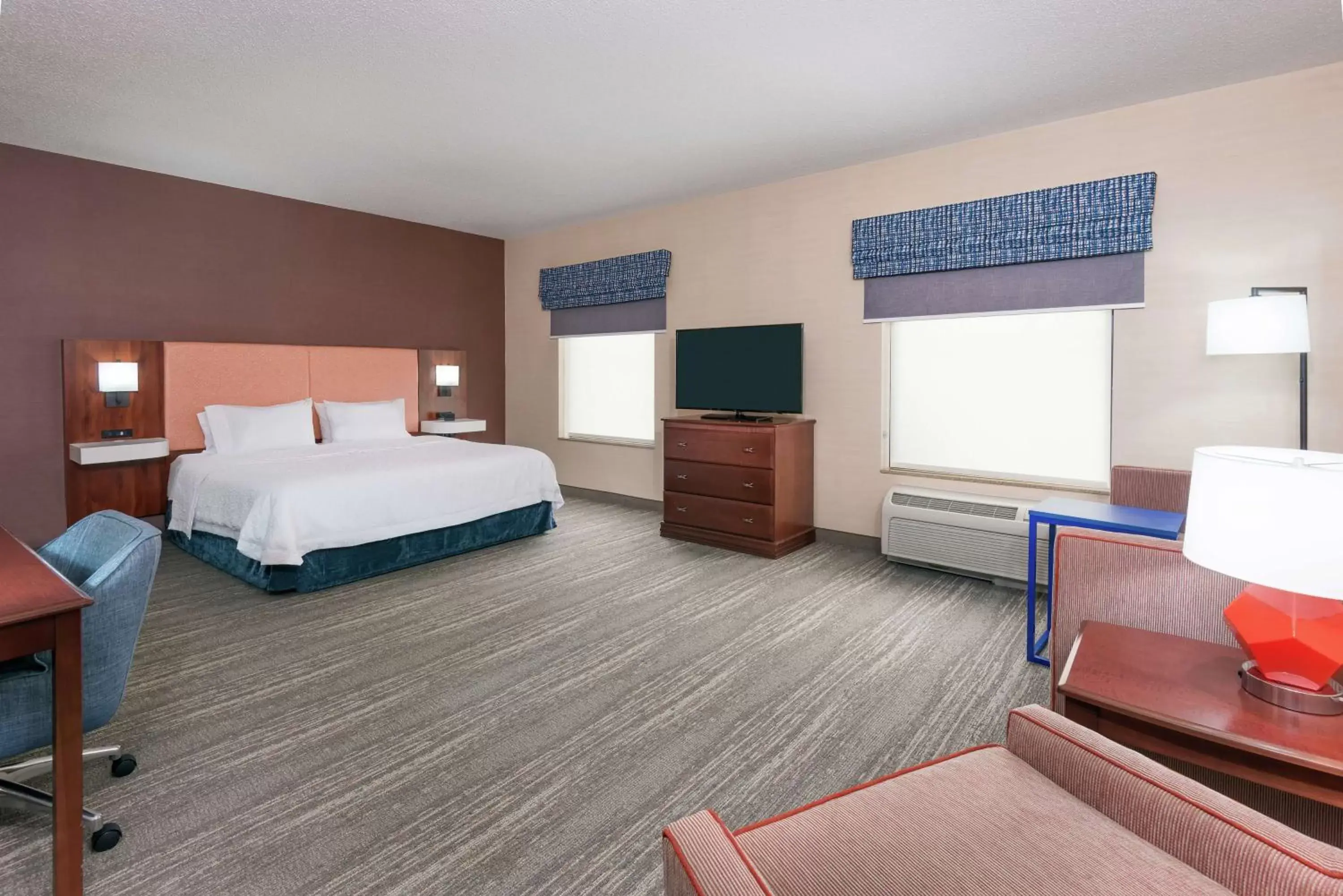 Bedroom, Bed in Hampton Inn Springfield South Enfield