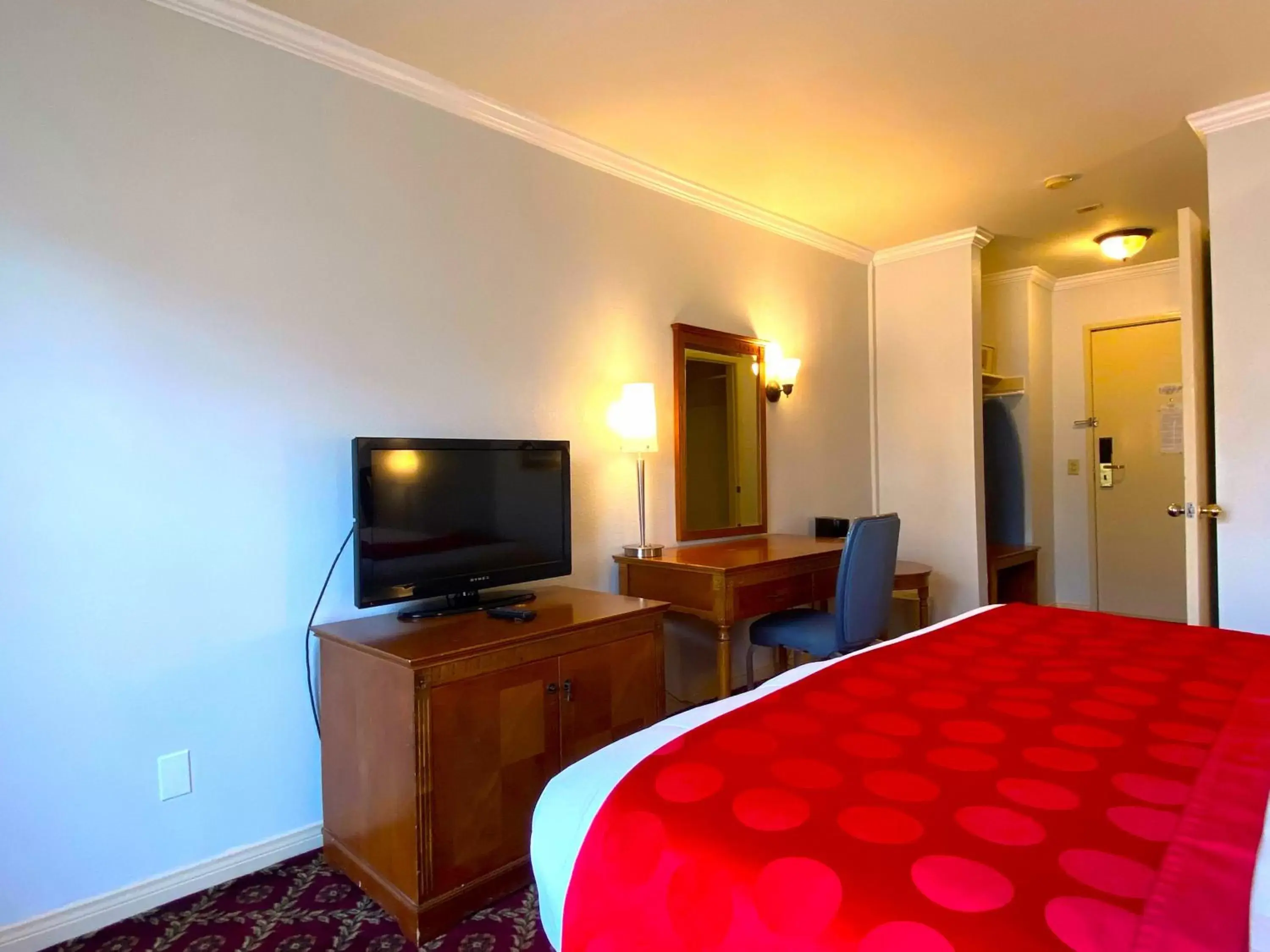 TV and multimedia, TV/Entertainment Center in Ramada by Wyndham Los Angeles/Wilshire Center