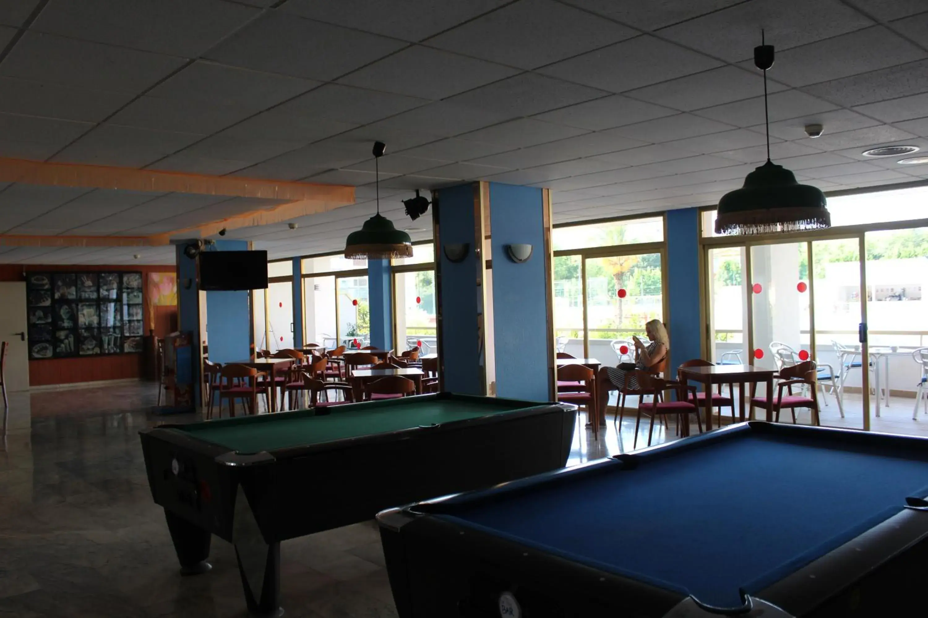 Lounge or bar, Billiards in Hotel Esplendid