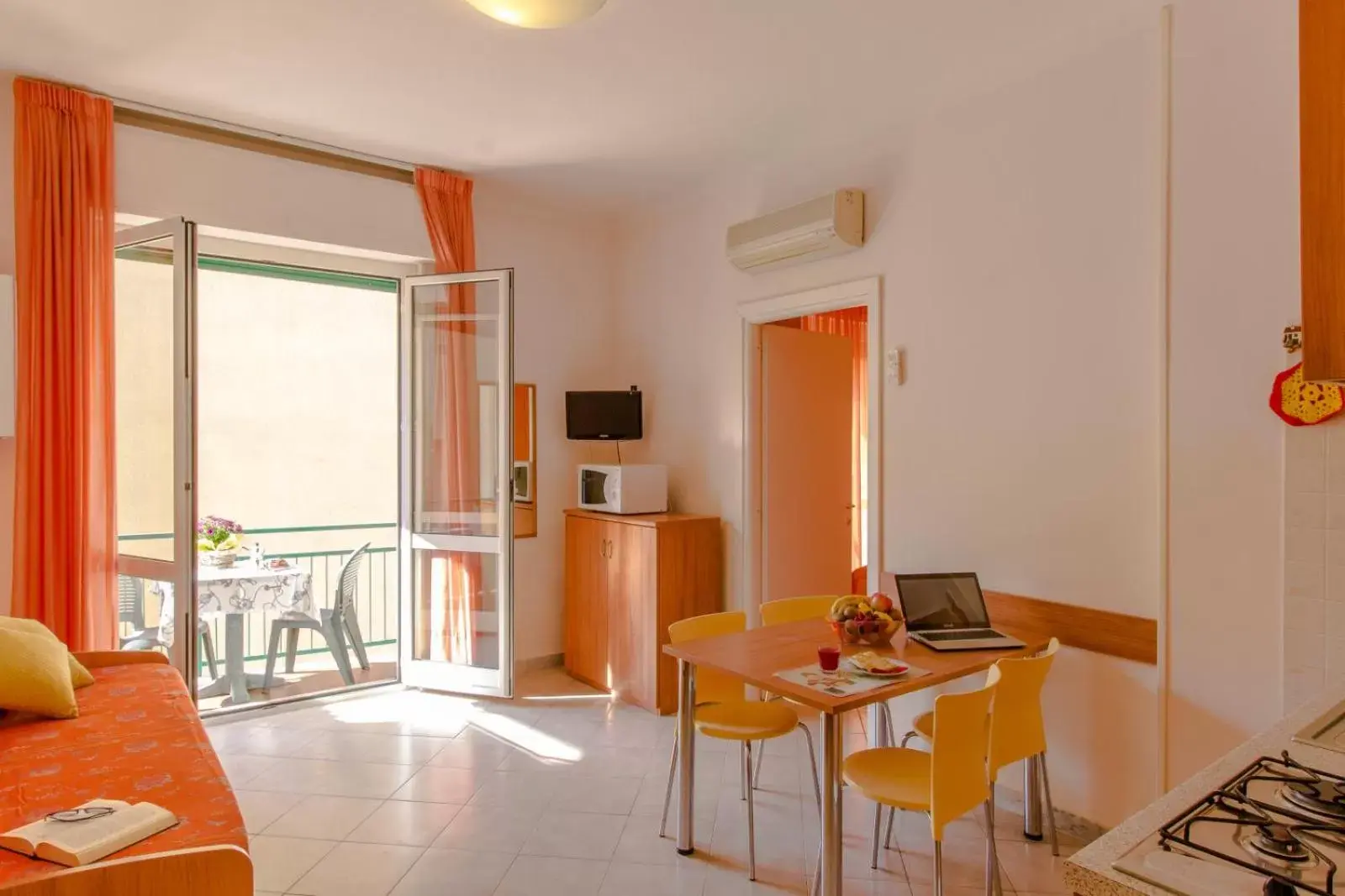 Dining Area in Casa Vacanze Isophylla