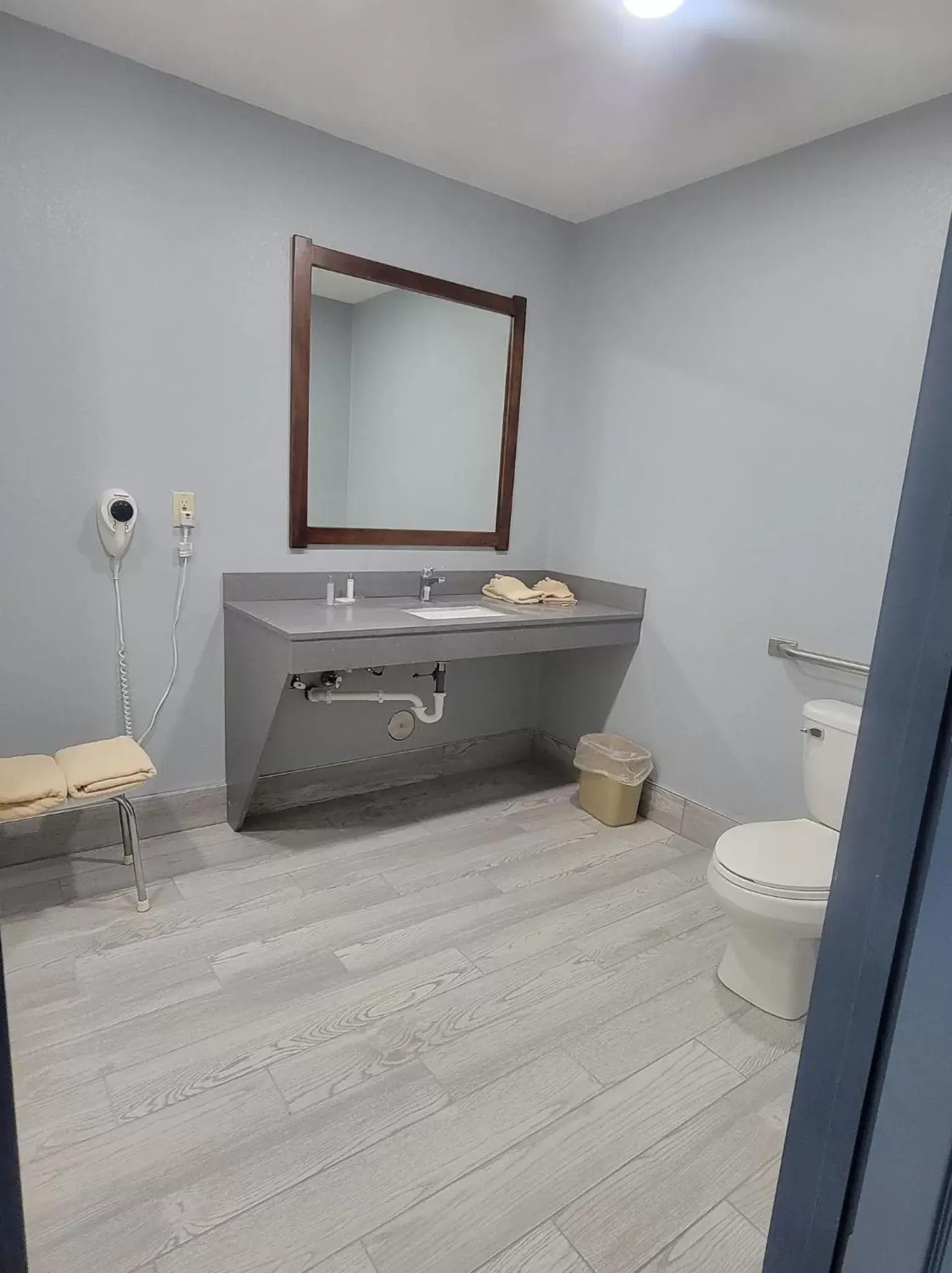 Bathroom in CountrySide Inn