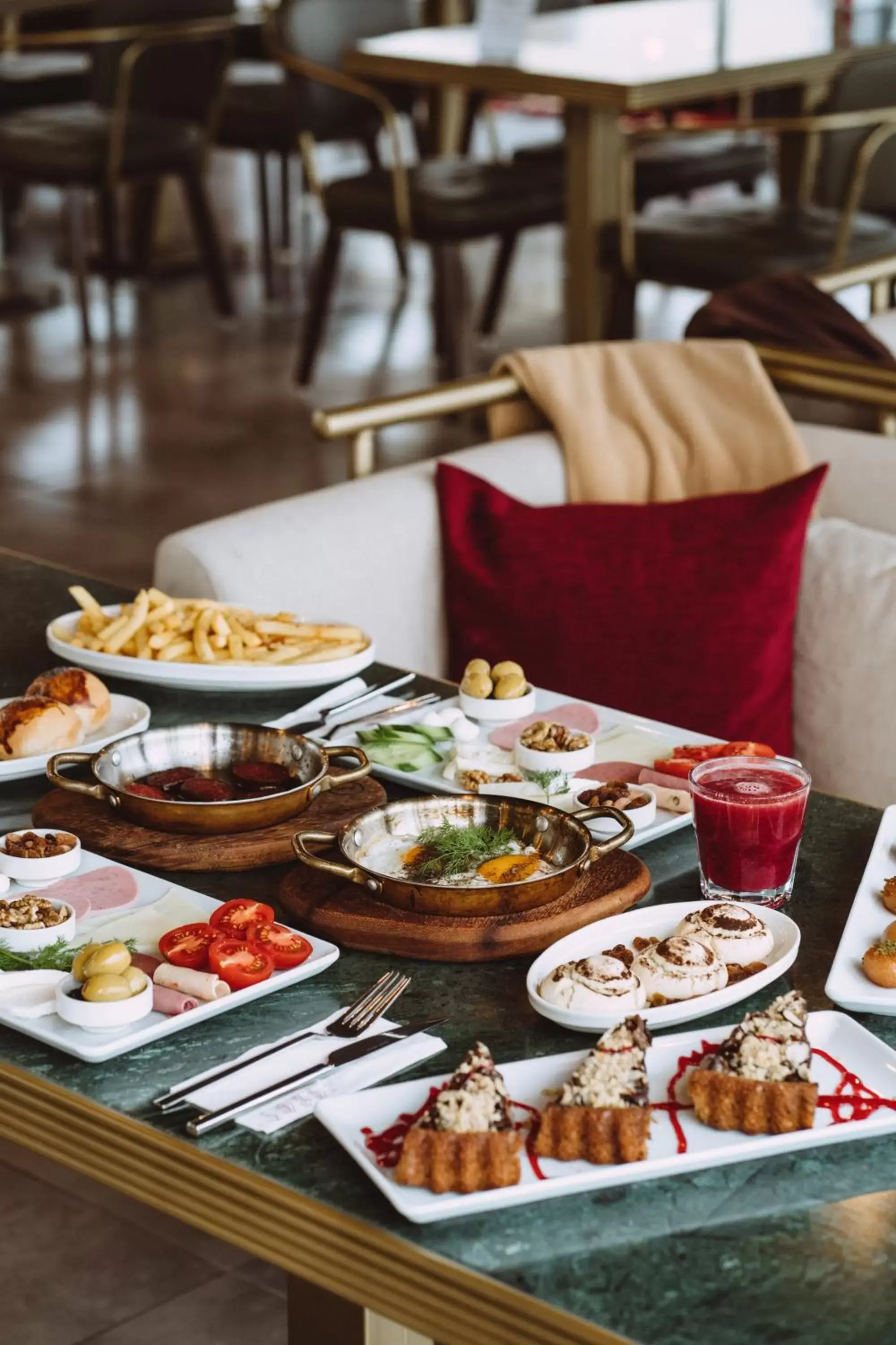 Food and drinks in Mest Hotel Istanbul Sirkeci