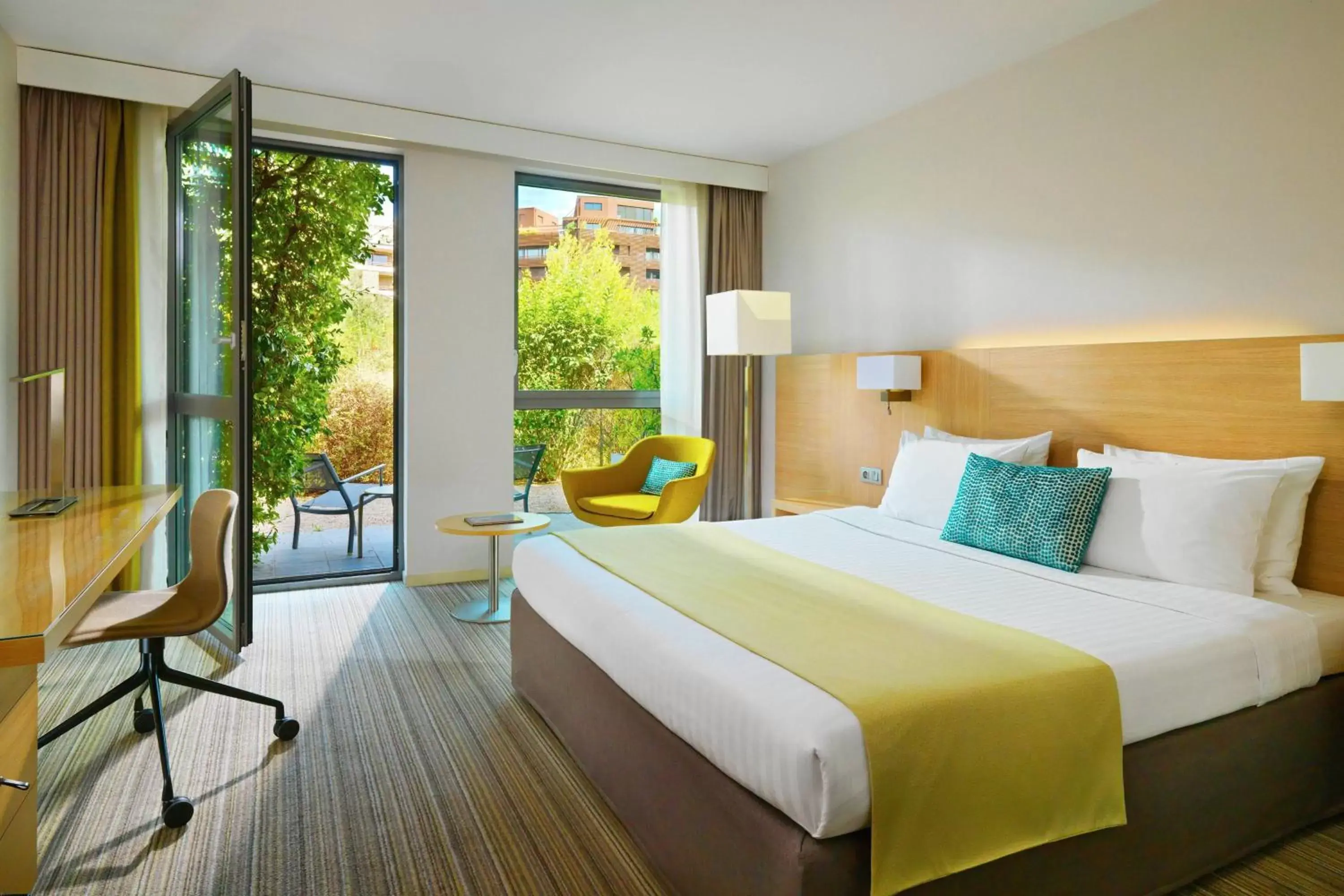 Photo of the whole room, Bed in Courtyard by Marriott Montpellier