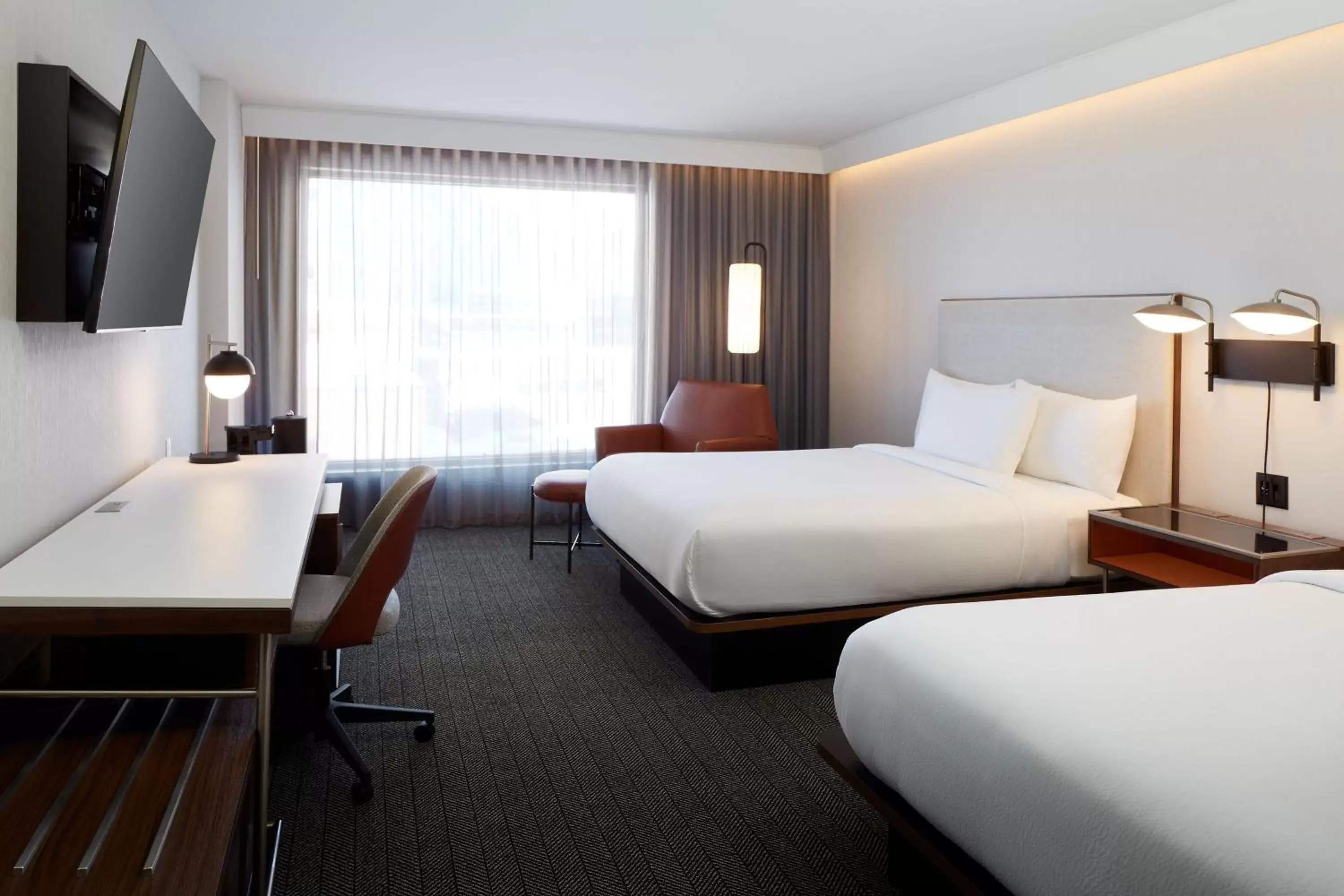 Photo of the whole room in Courtyard by Marriott Montreal Midtown